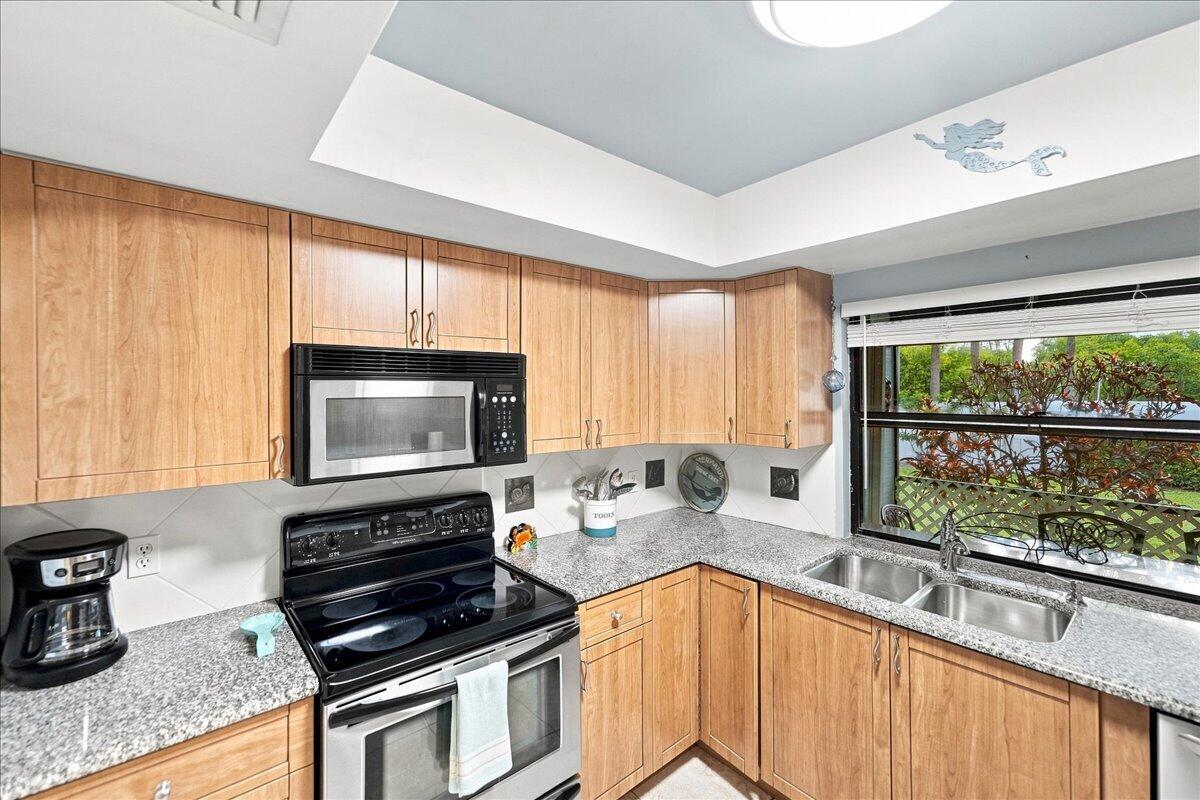 4150 Ne Breakwater Drive Property Photo 14