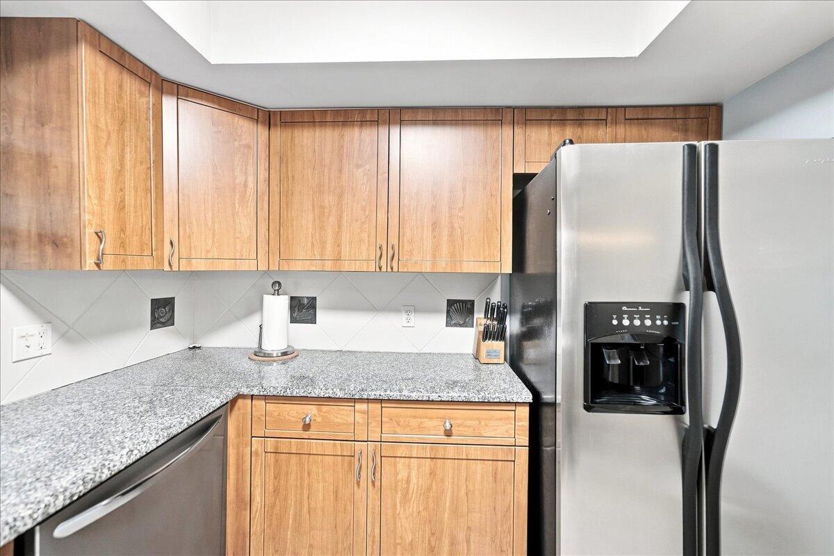 4150 Ne Breakwater Drive Property Photo 15