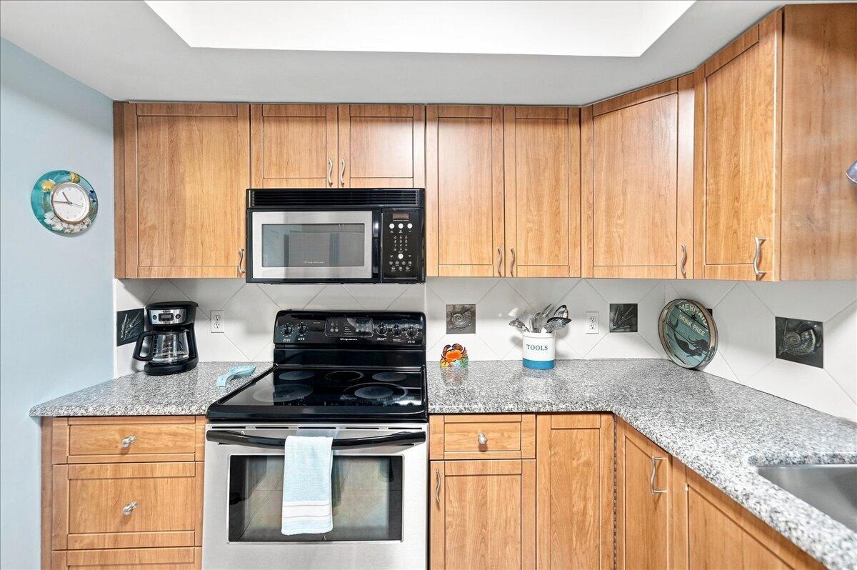 4150 Ne Breakwater Drive Property Photo 16