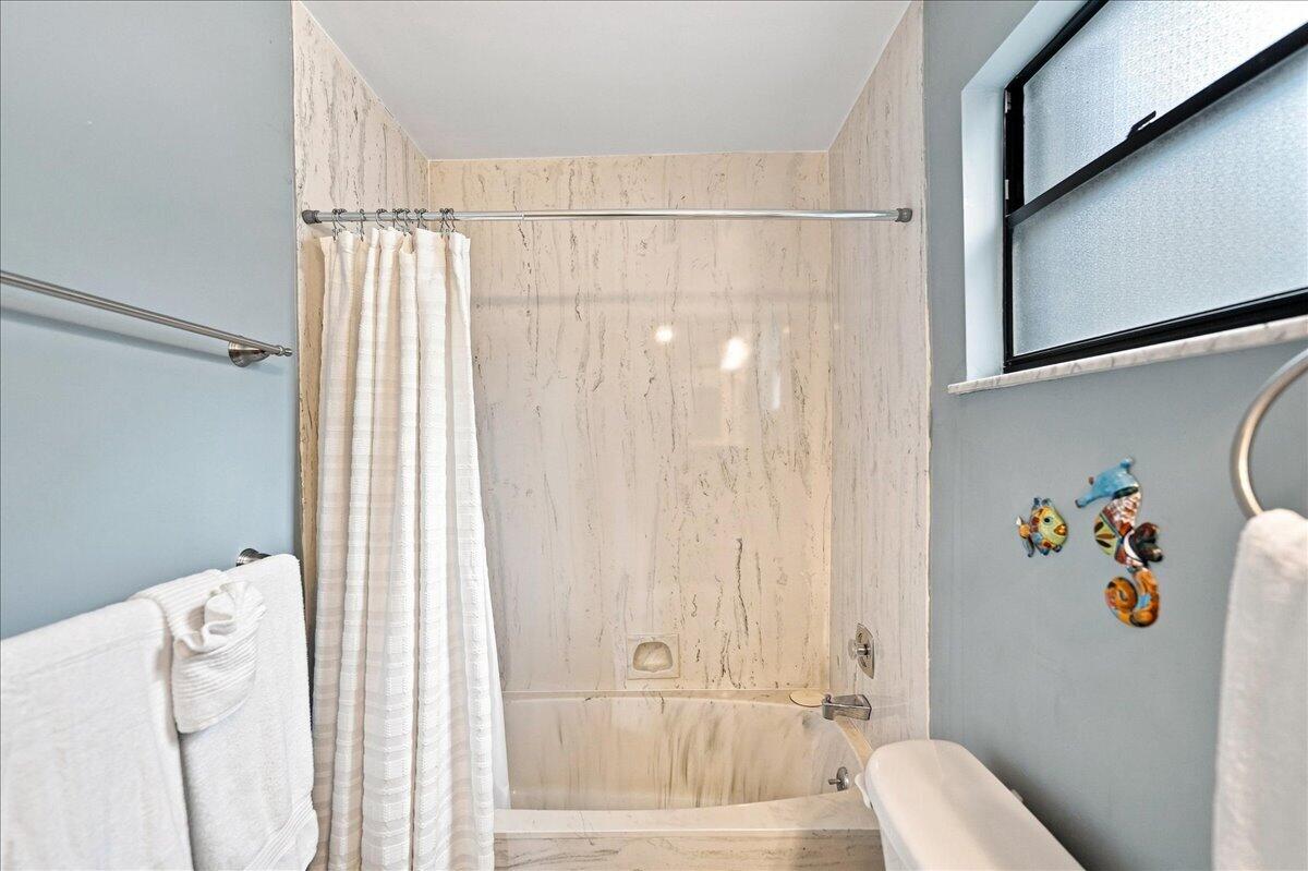 4150 Ne Breakwater Drive Property Photo 20