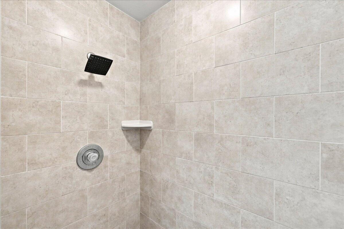 4150 Ne Breakwater Drive Property Photo 22