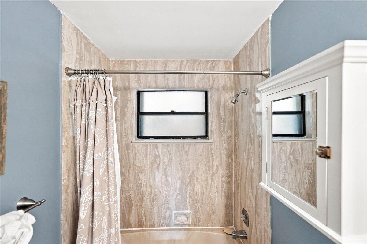 4150 Ne Breakwater Drive Property Photo 28