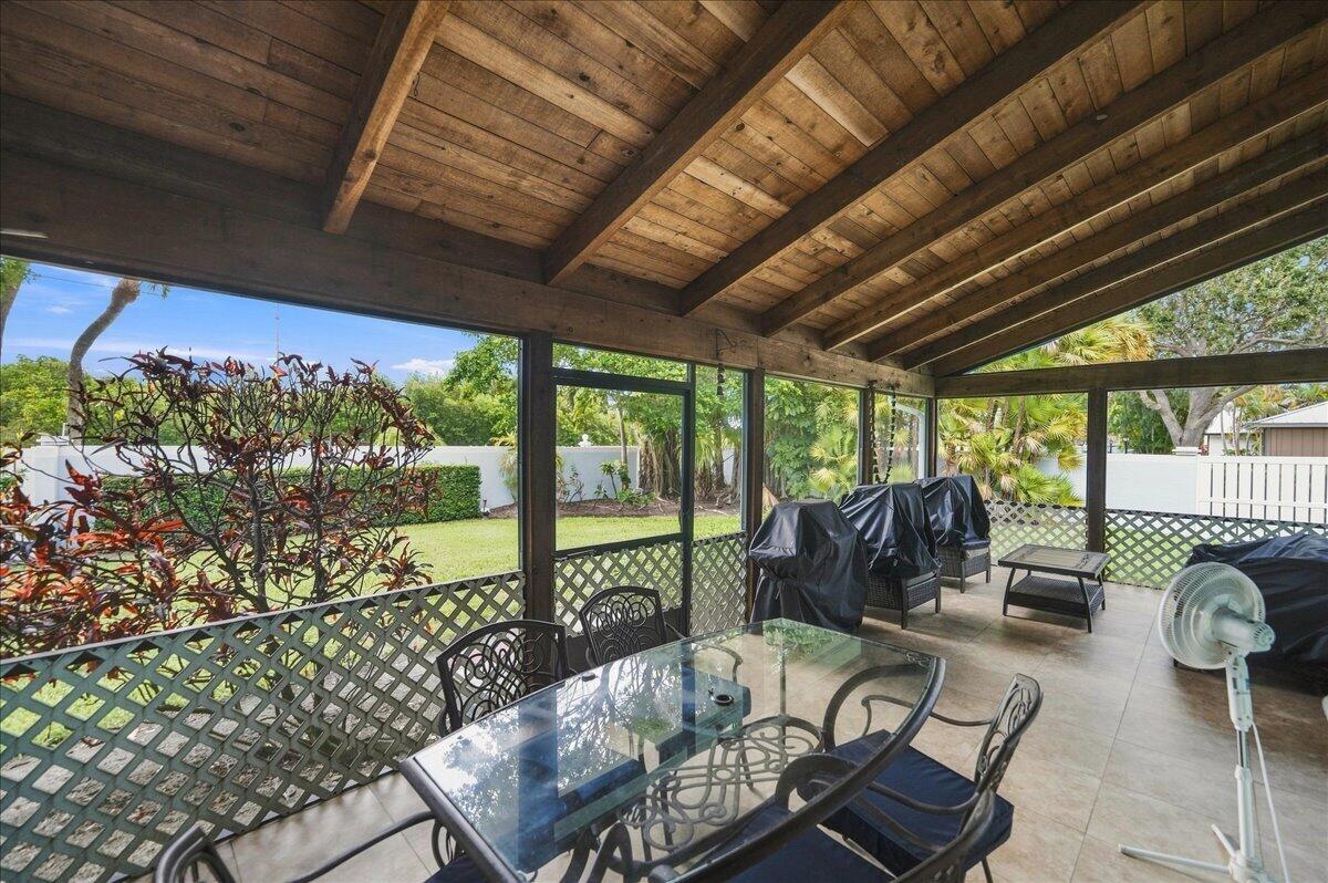 4150 Ne Breakwater Drive Property Photo 32