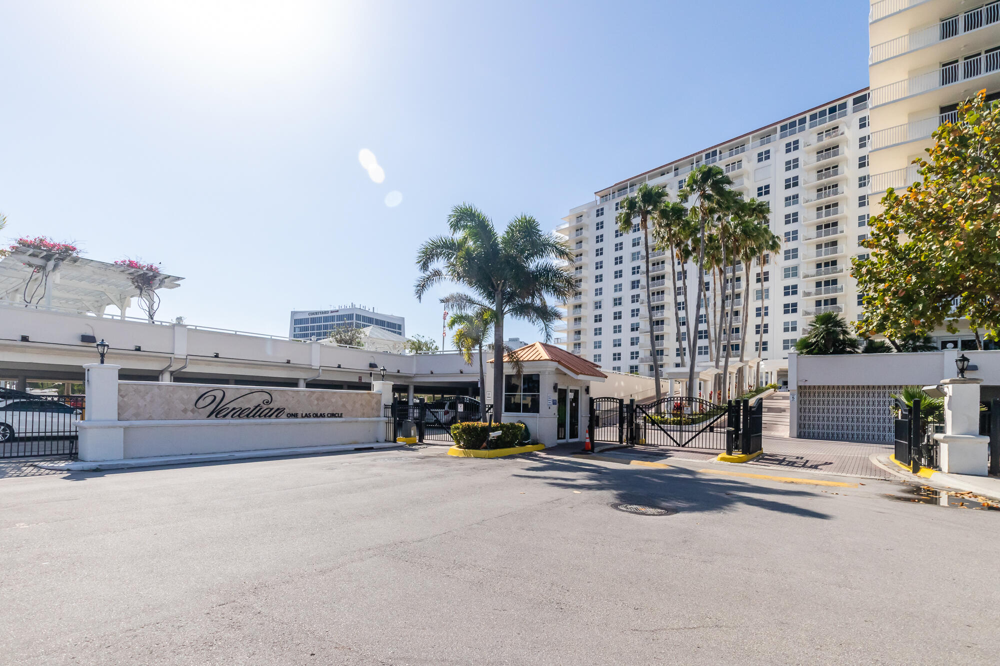 1 Las Olas Circle 1105 Property Photo 4