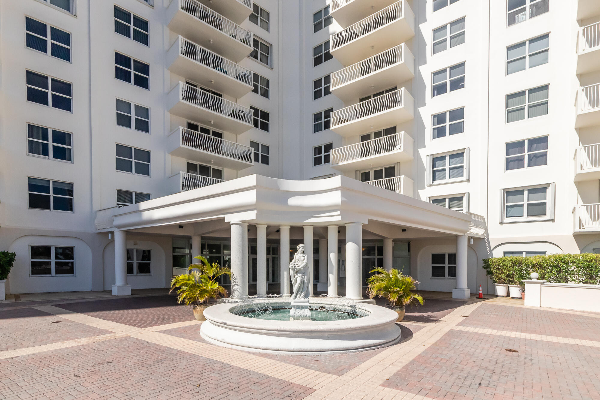 1 Las Olas Circle 1105 Property Photo 8