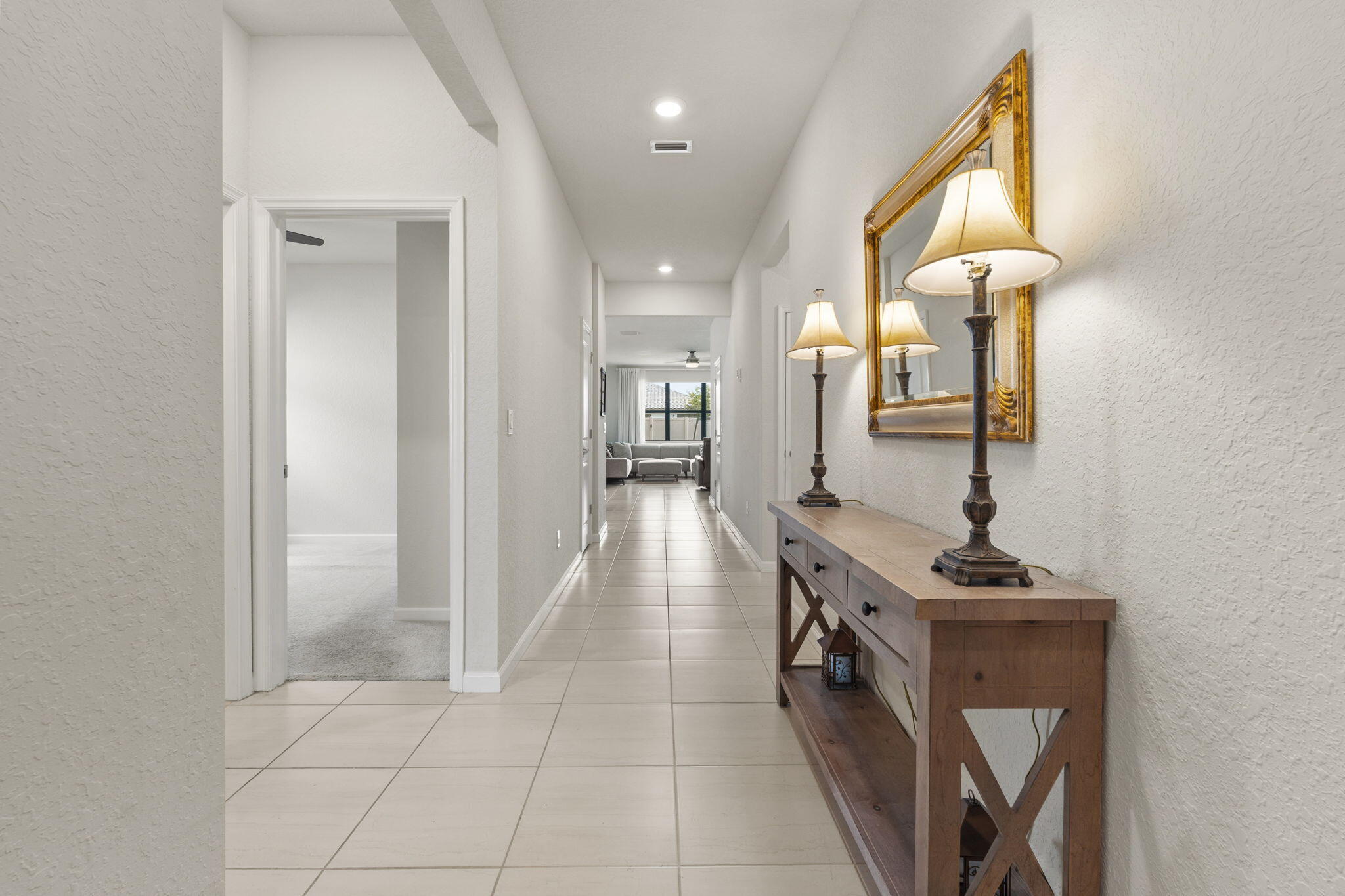 535 Se Villandry Way Property Photo 6