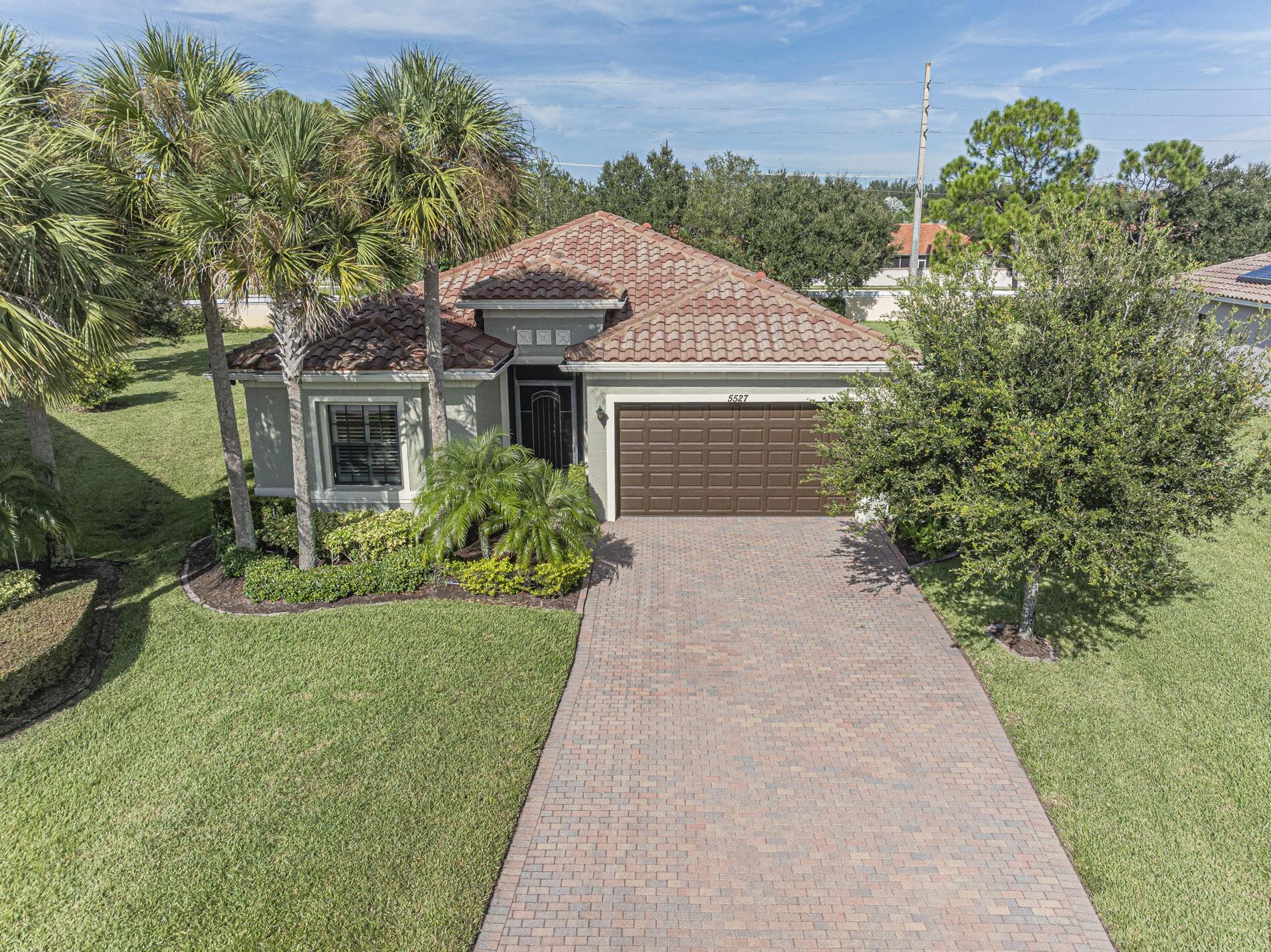 5527 57th Way Property Photo 1
