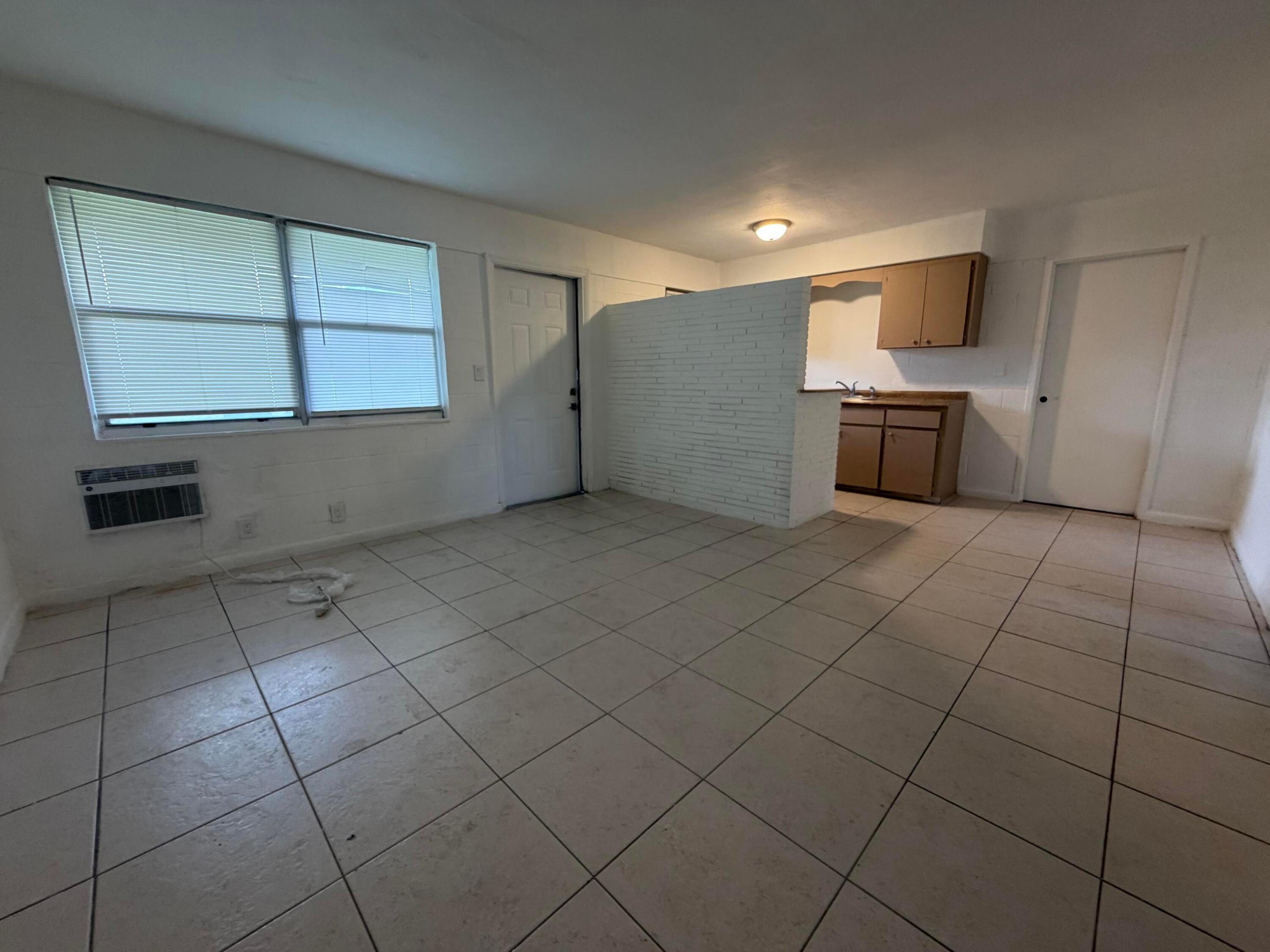 711 NW 4TH Avenue 2 Property Photo 1