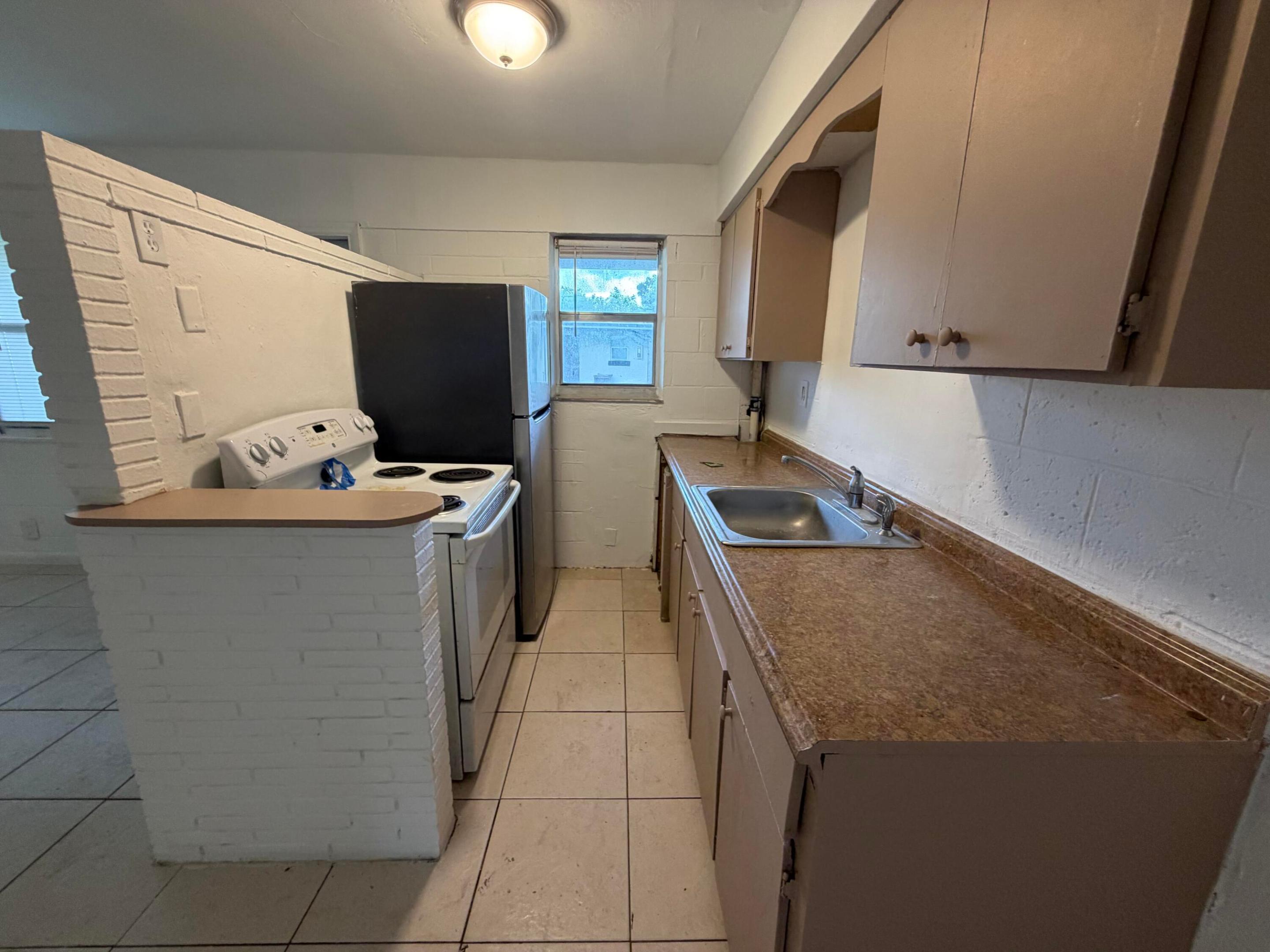 711 Nw 4th Avenue 2 Property Photo 2