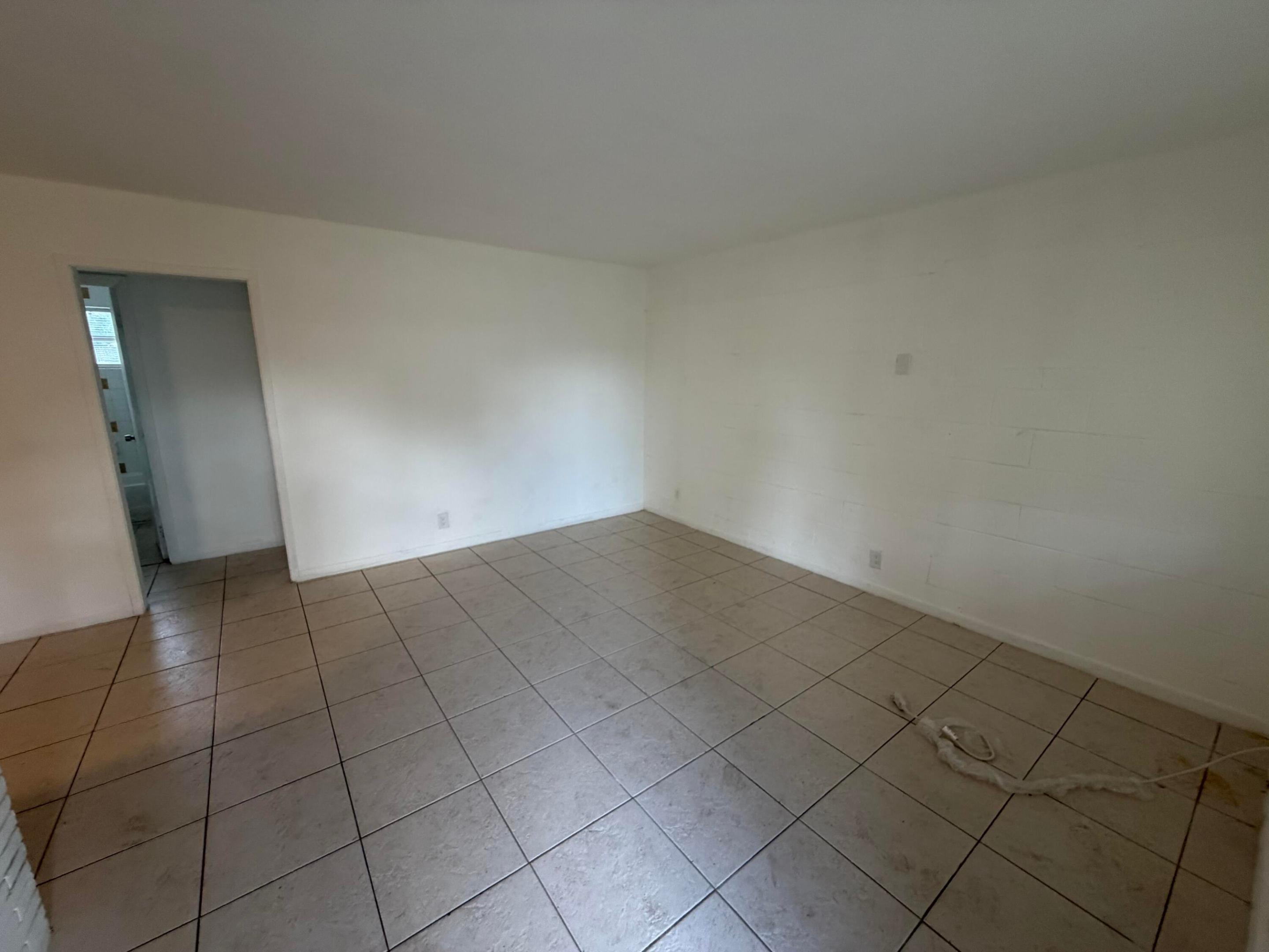 711 Nw 4th Avenue 2 Property Photo 3