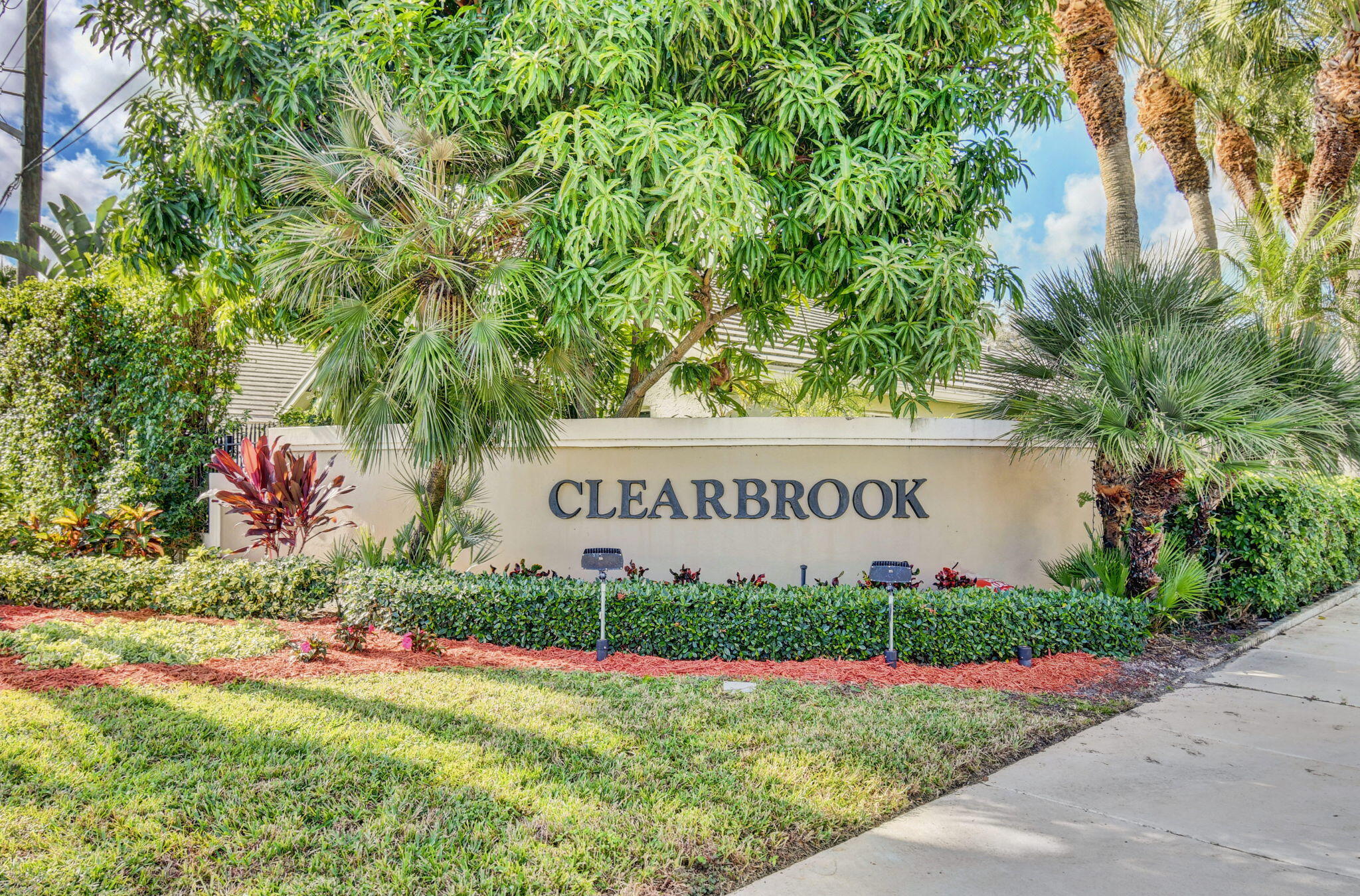 2865 N Clearbrook Circle N Property Photo 35