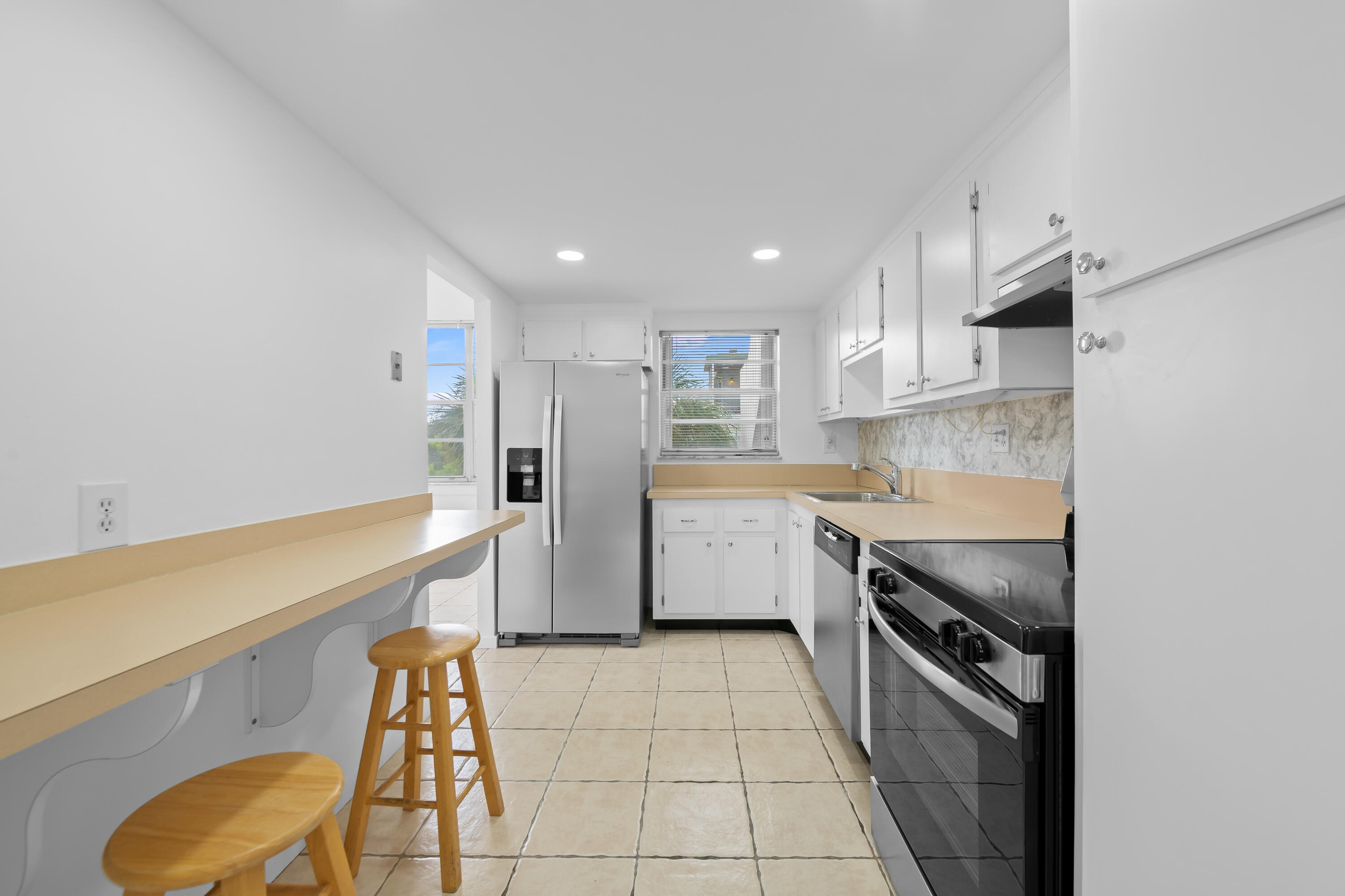 2781 Taft Street 303 Property Photo 2