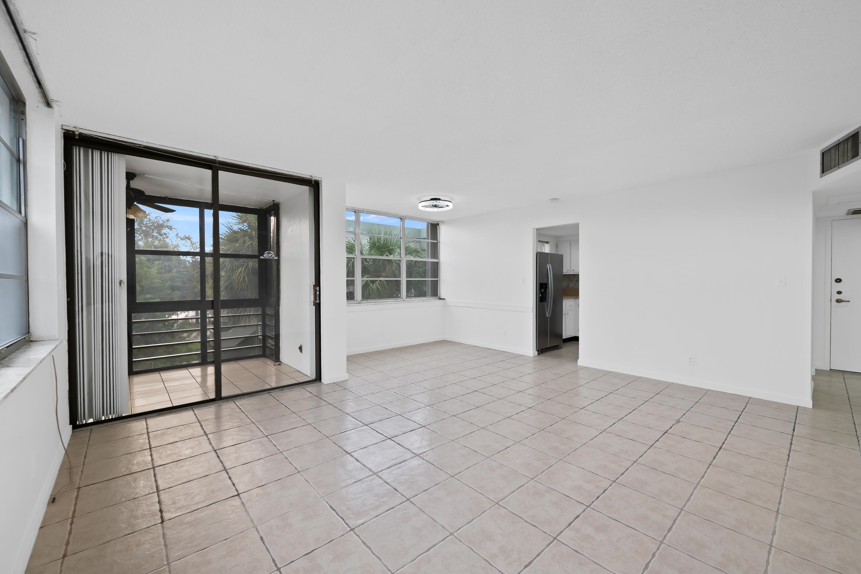 2781 Taft Street 303 Property Photo 6