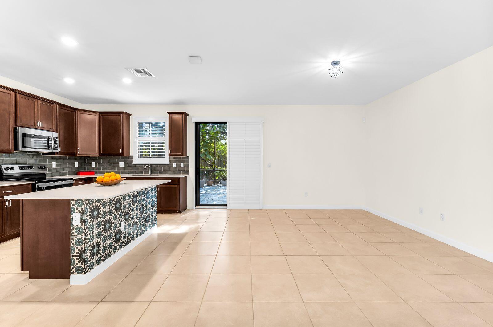 12822 Anthorne Lane Property Photo 6