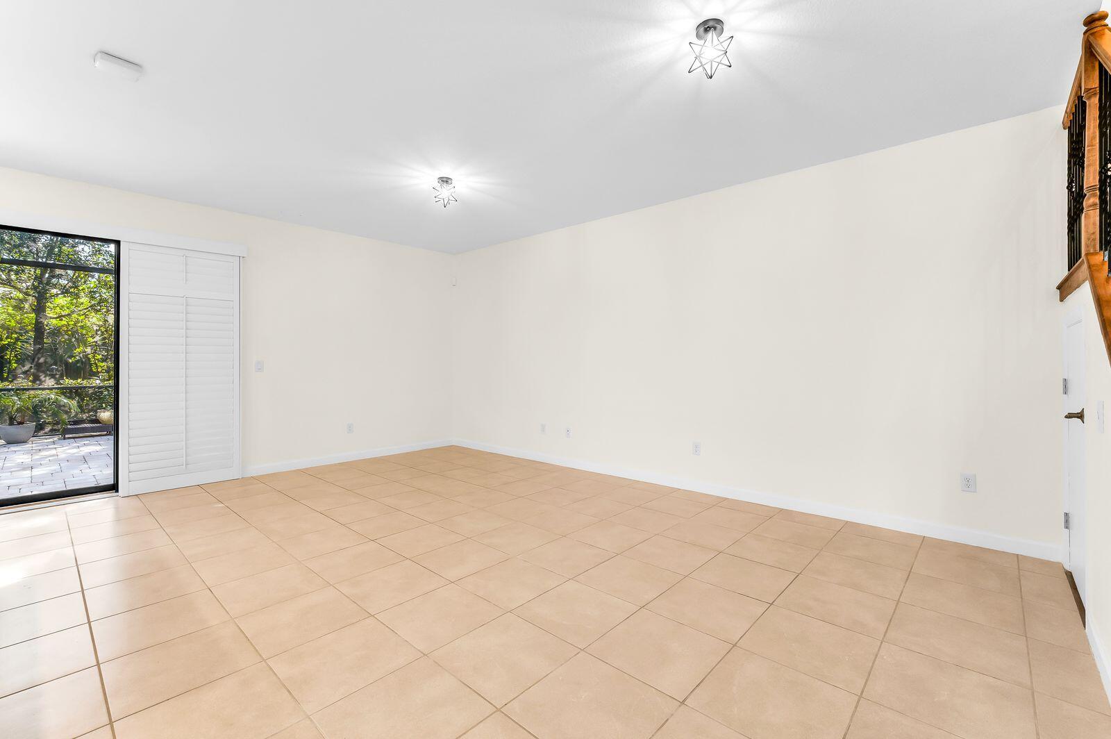 12822 Anthorne Lane Property Photo 7
