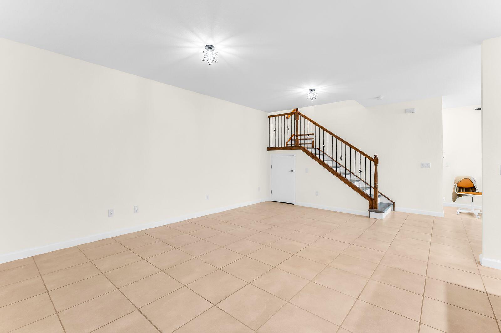 12822 Anthorne Lane Property Photo 8