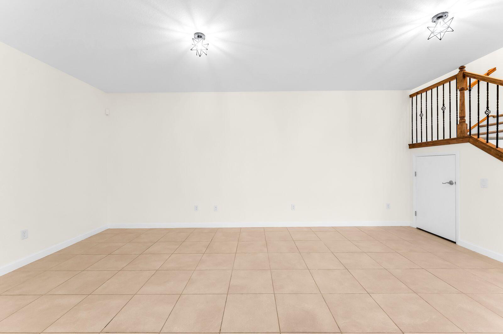 12822 Anthorne Lane Property Photo 9