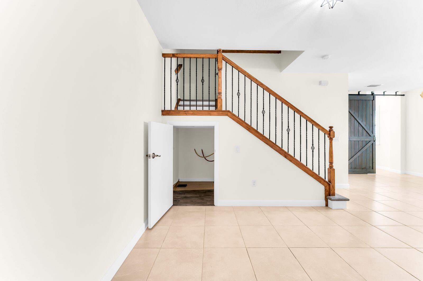 12822 Anthorne Lane Property Photo 10