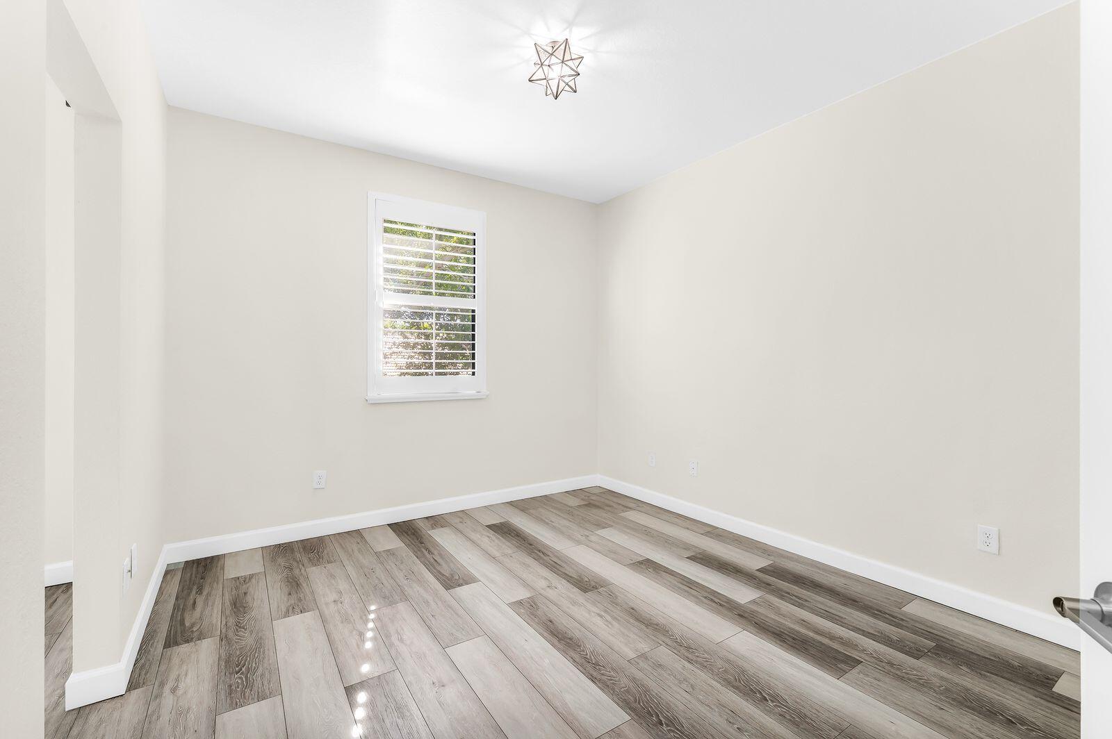 12822 Anthorne Lane Property Photo 23