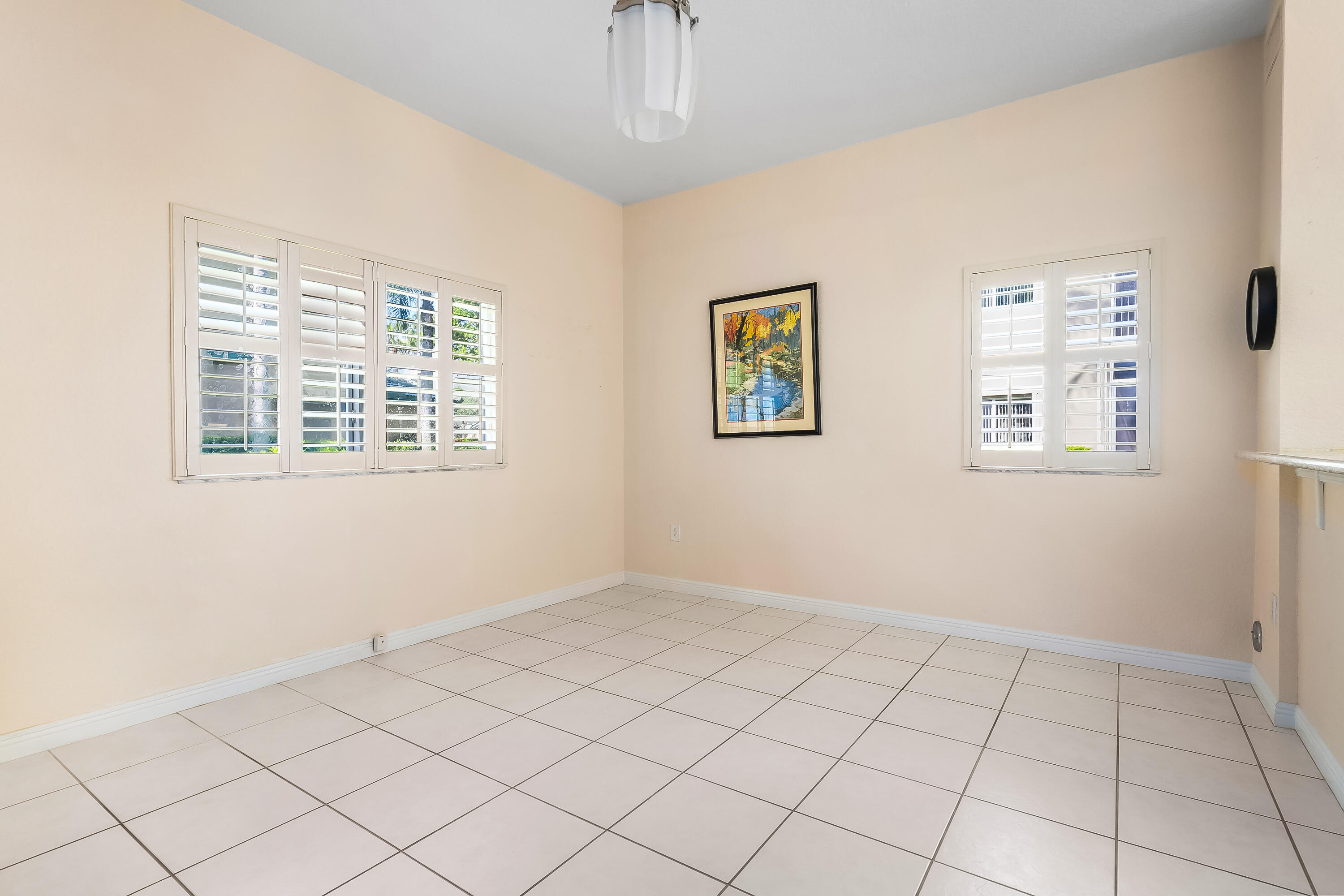 7927 Exeter Boulevard E Property Photo 8