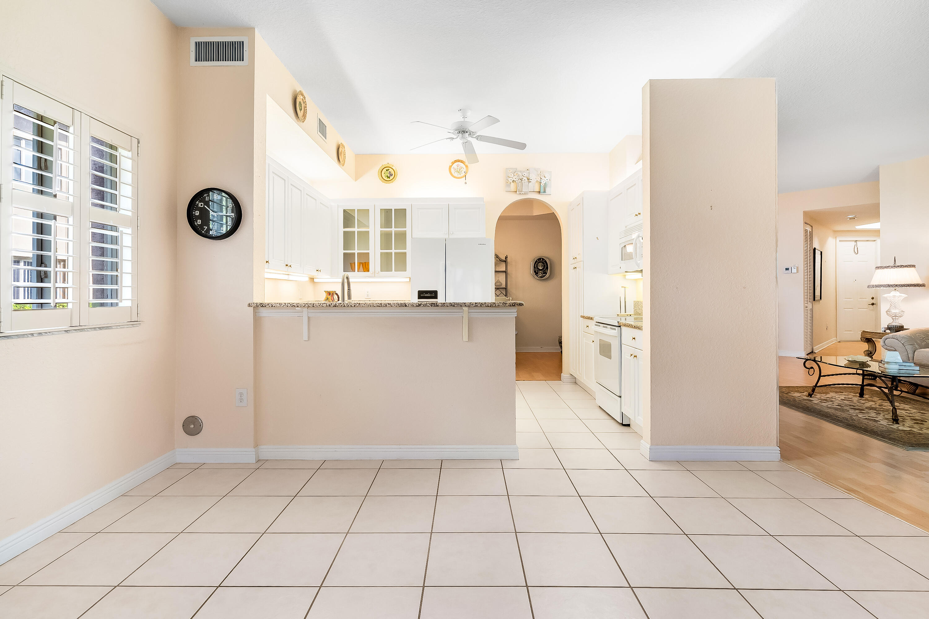 7927 Exeter Boulevard E Property Photo 9