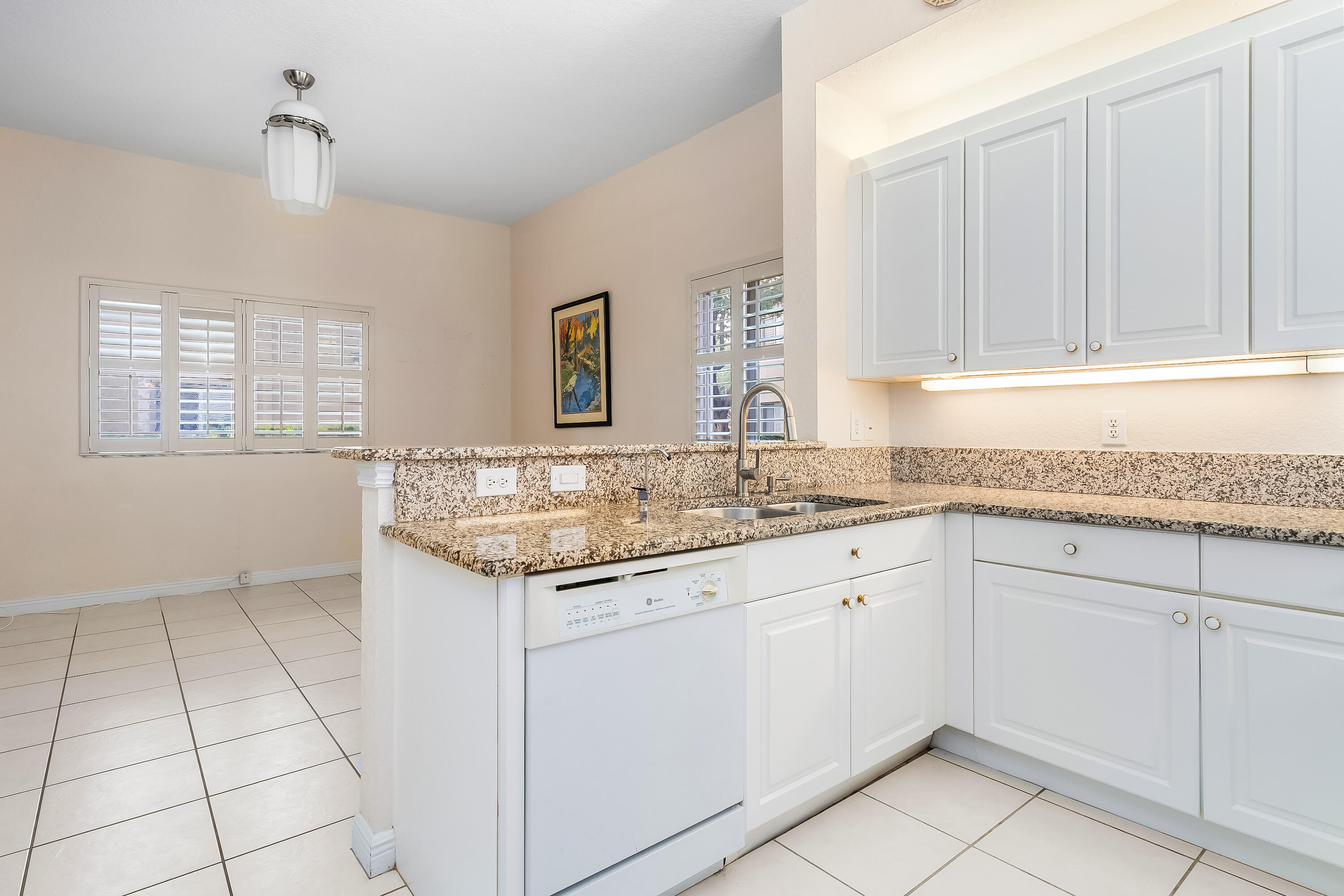 7927 Exeter Boulevard E Property Photo 12