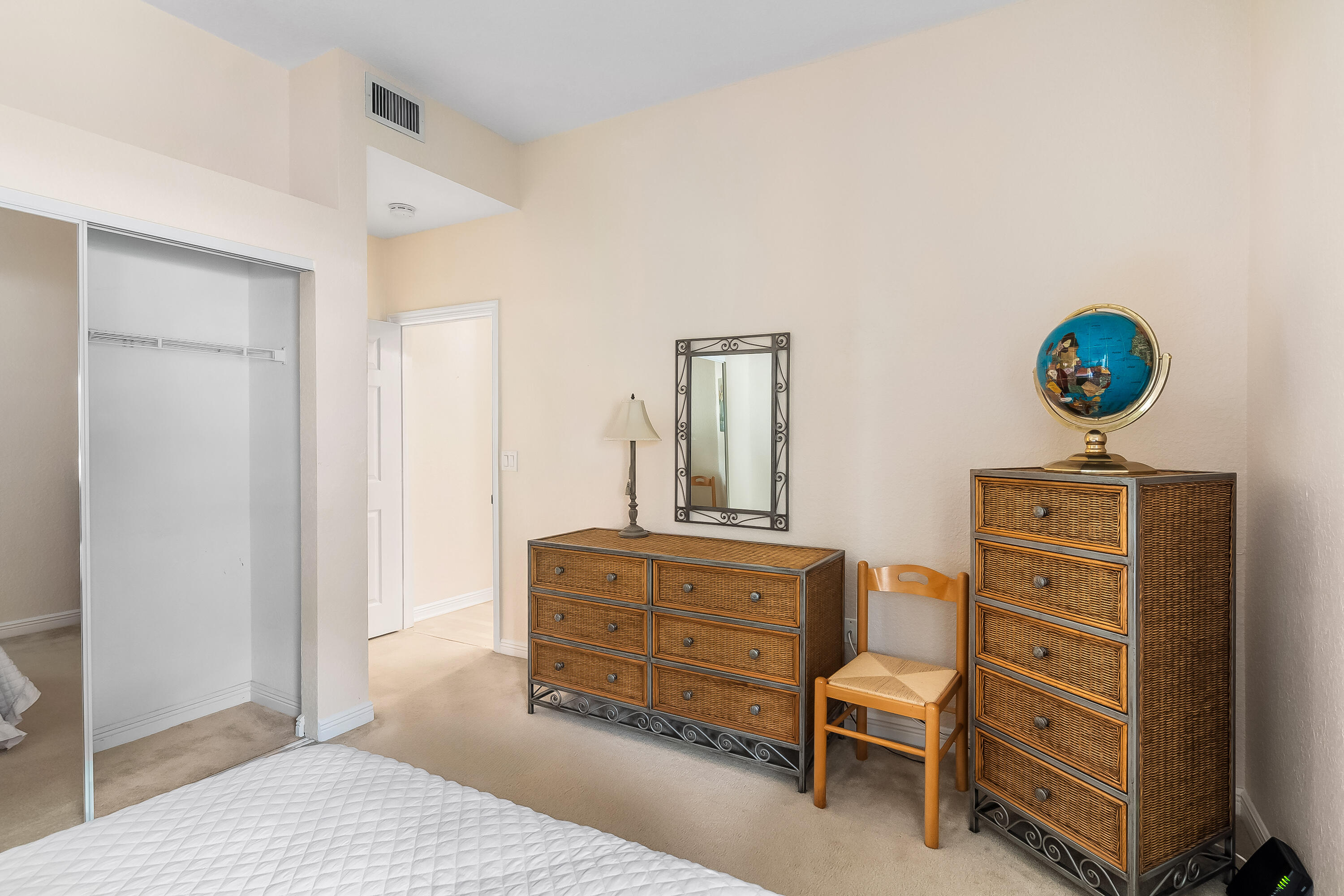 7927 Exeter Boulevard E Property Photo 27