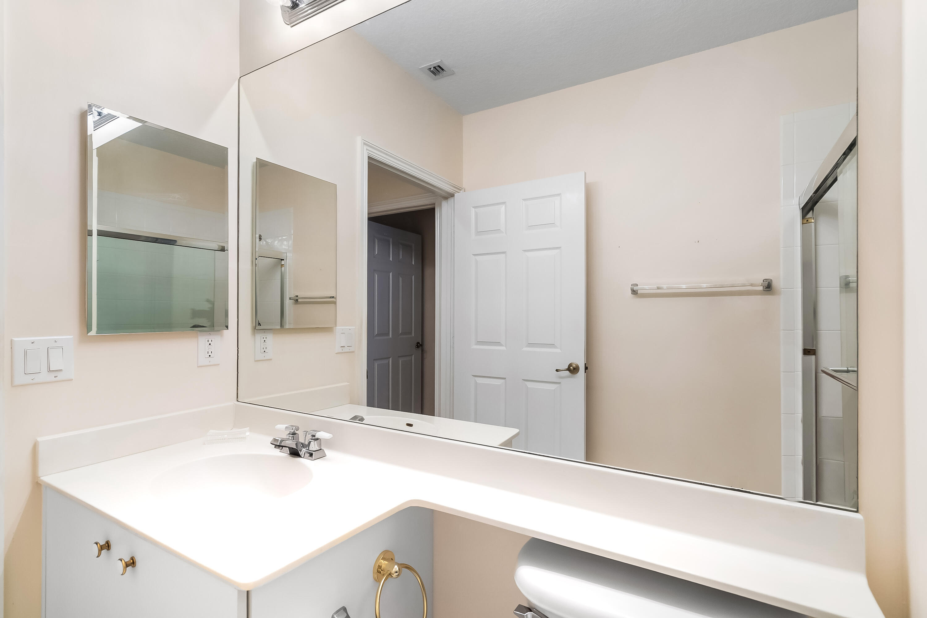 7927 Exeter Boulevard E Property Photo 29