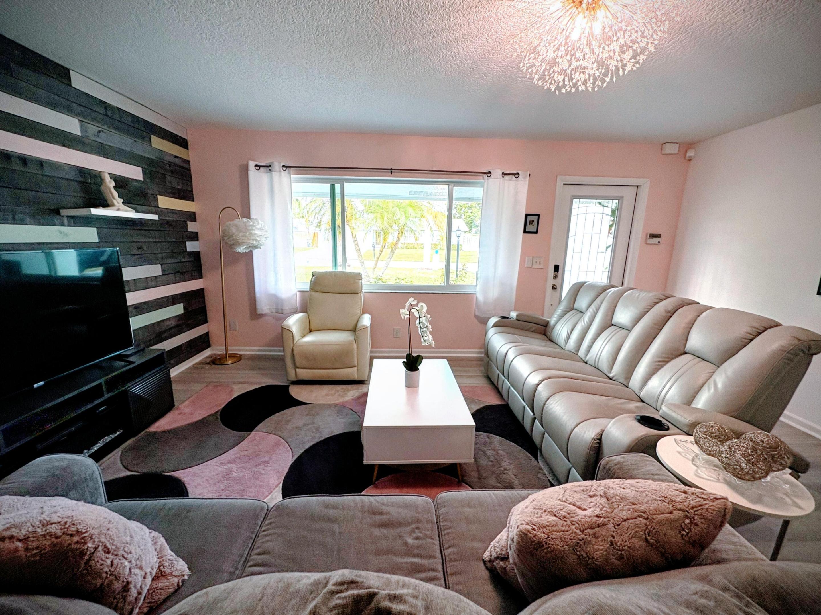 3080 Tropical Trail Property Photo 4