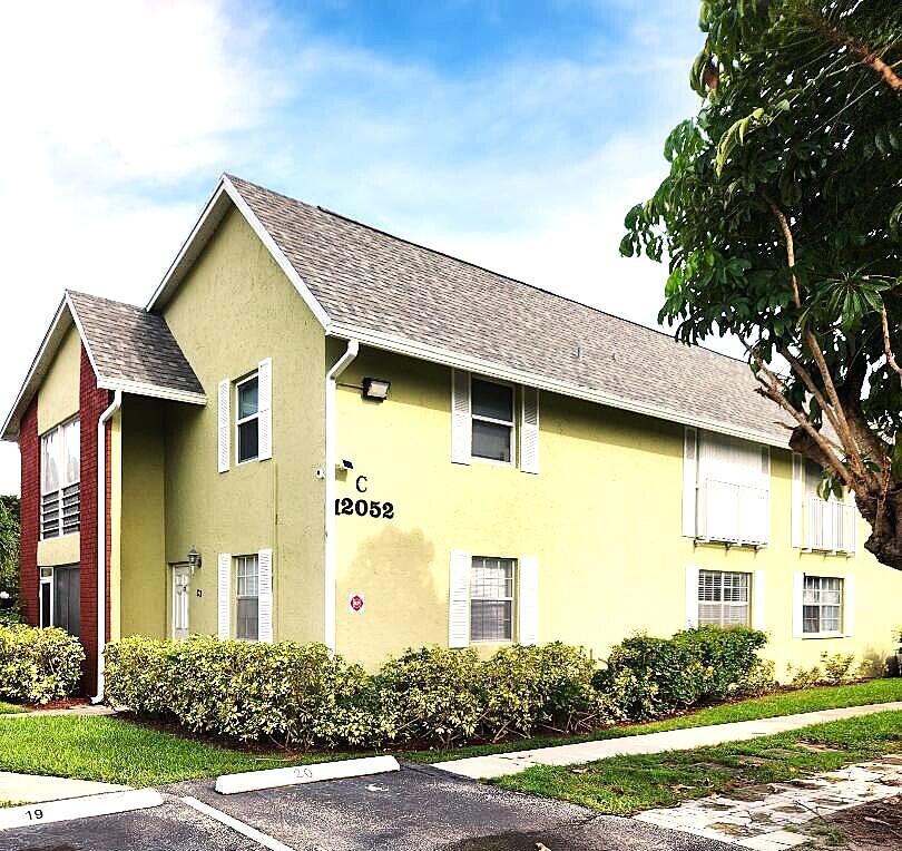12052 ALTERNATE A1A C8 Property Photo 1