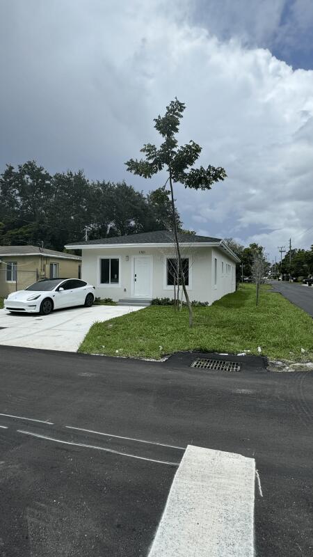 1701 NW 9th Street Property Photo 1