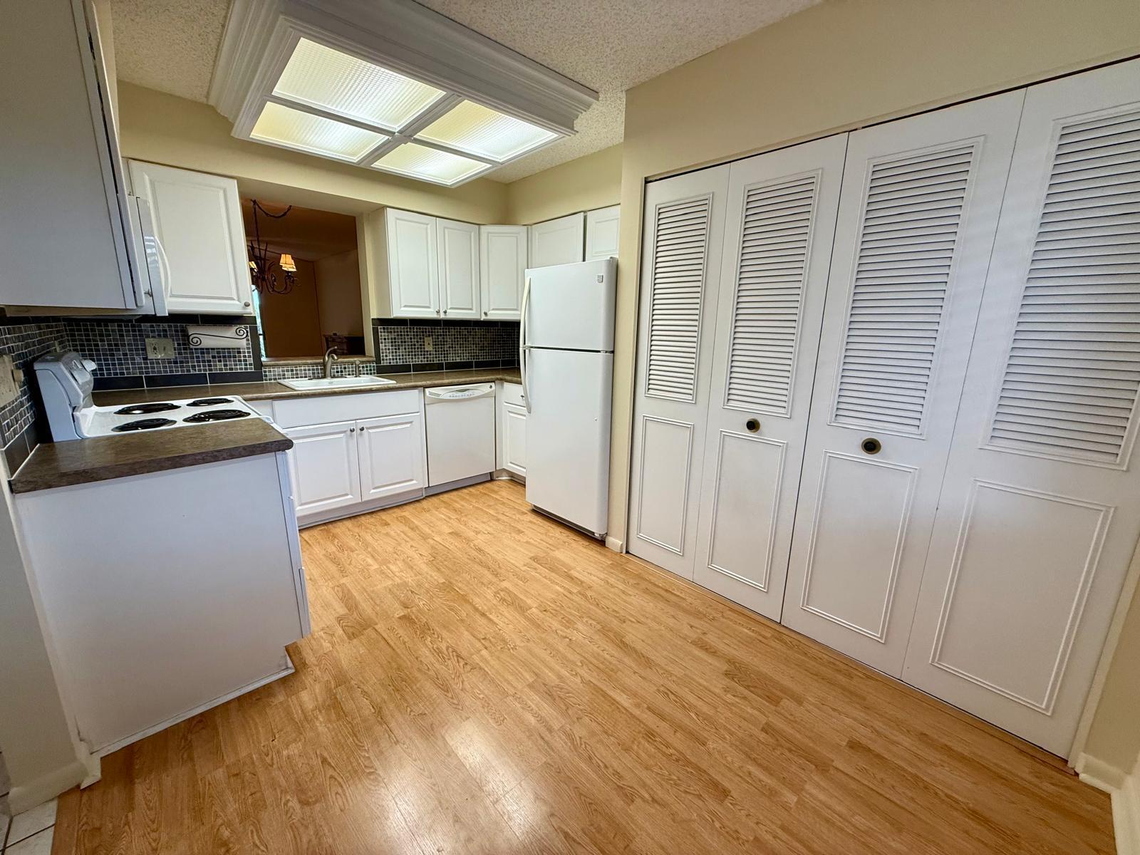 2212 S Cypress Bend Drive 303 Property Photo 2