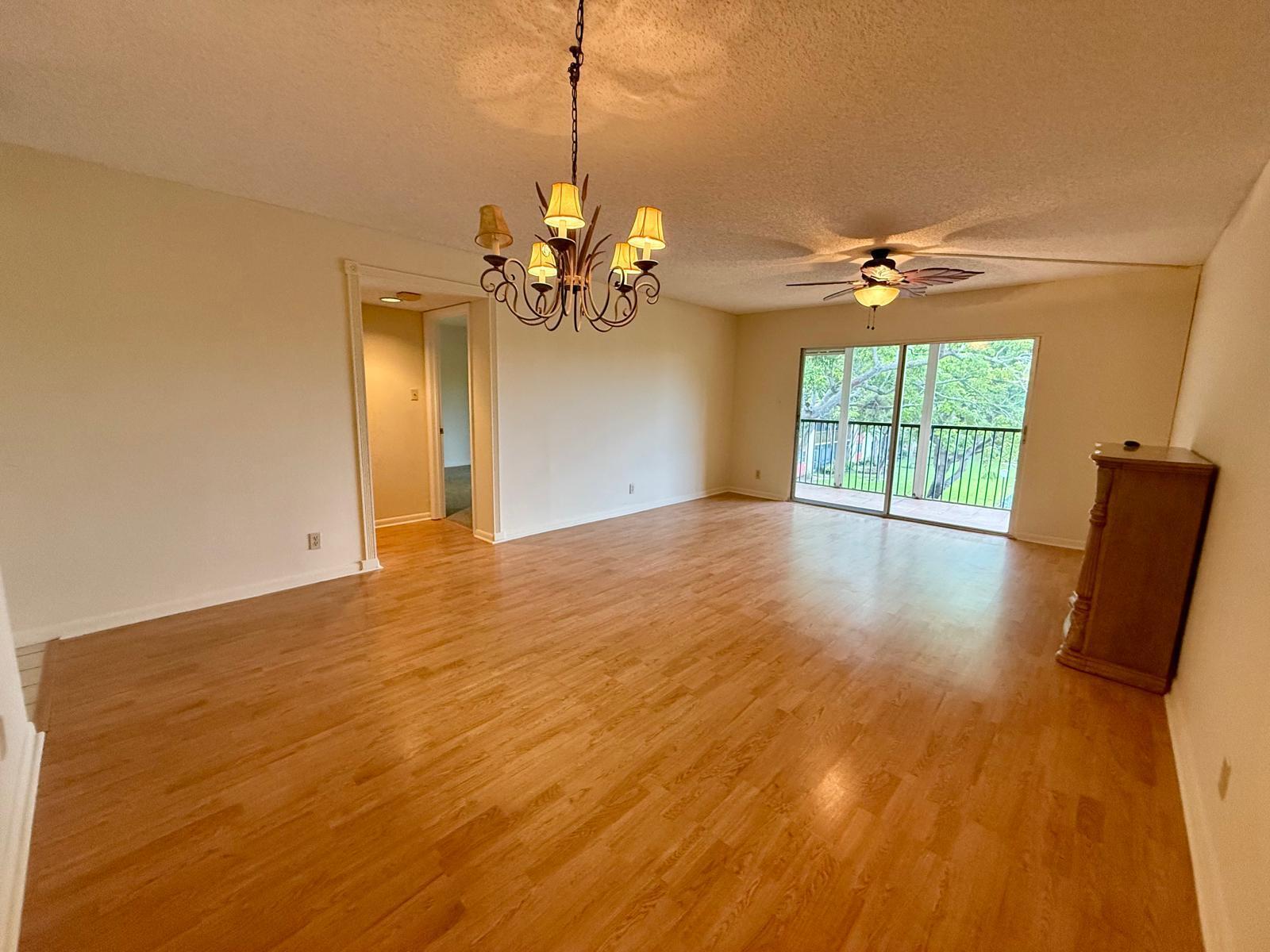 2212 S Cypress Bend Drive 303 Property Photo 4