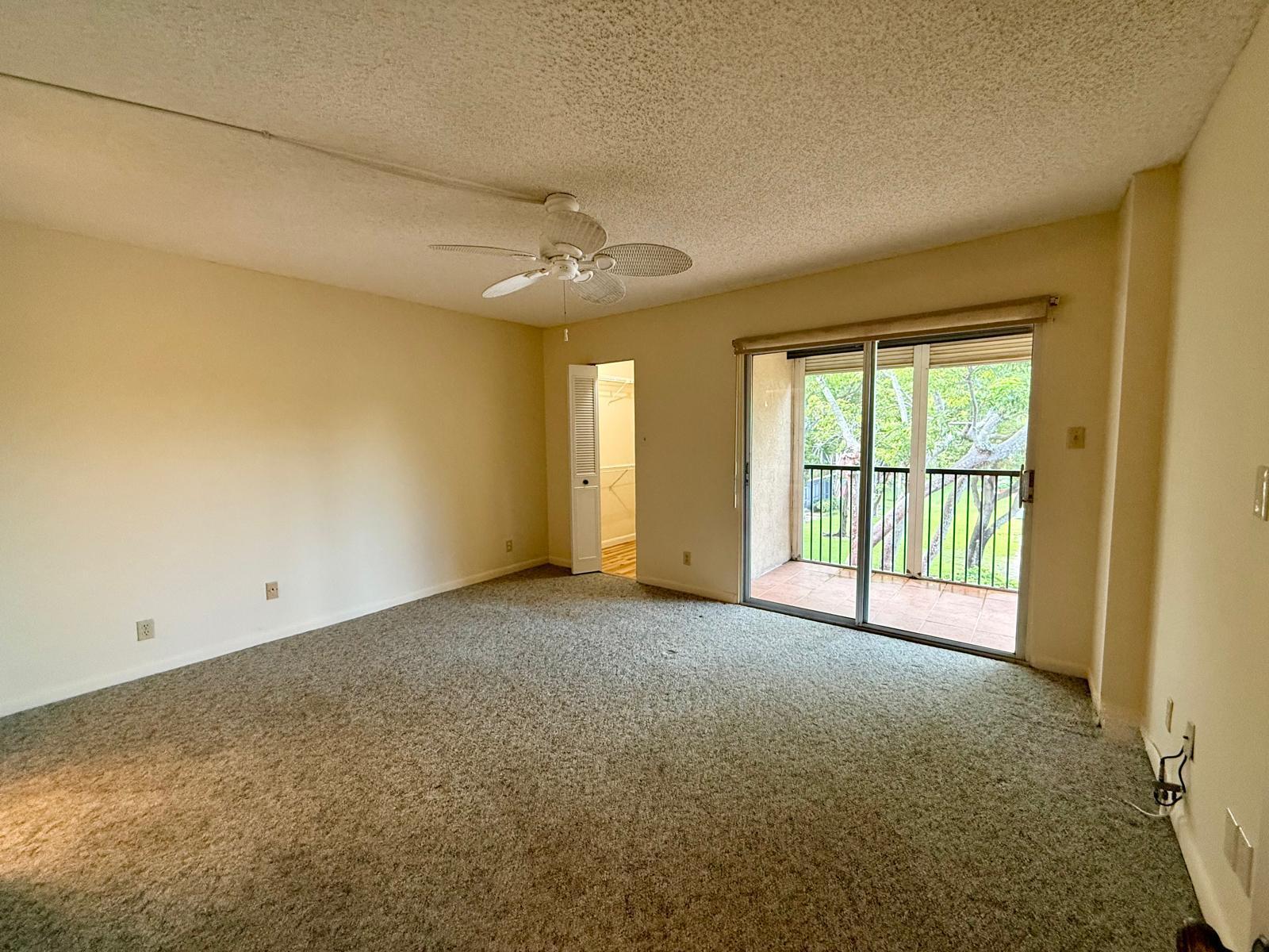 2212 S Cypress Bend Drive 303 Property Photo 6