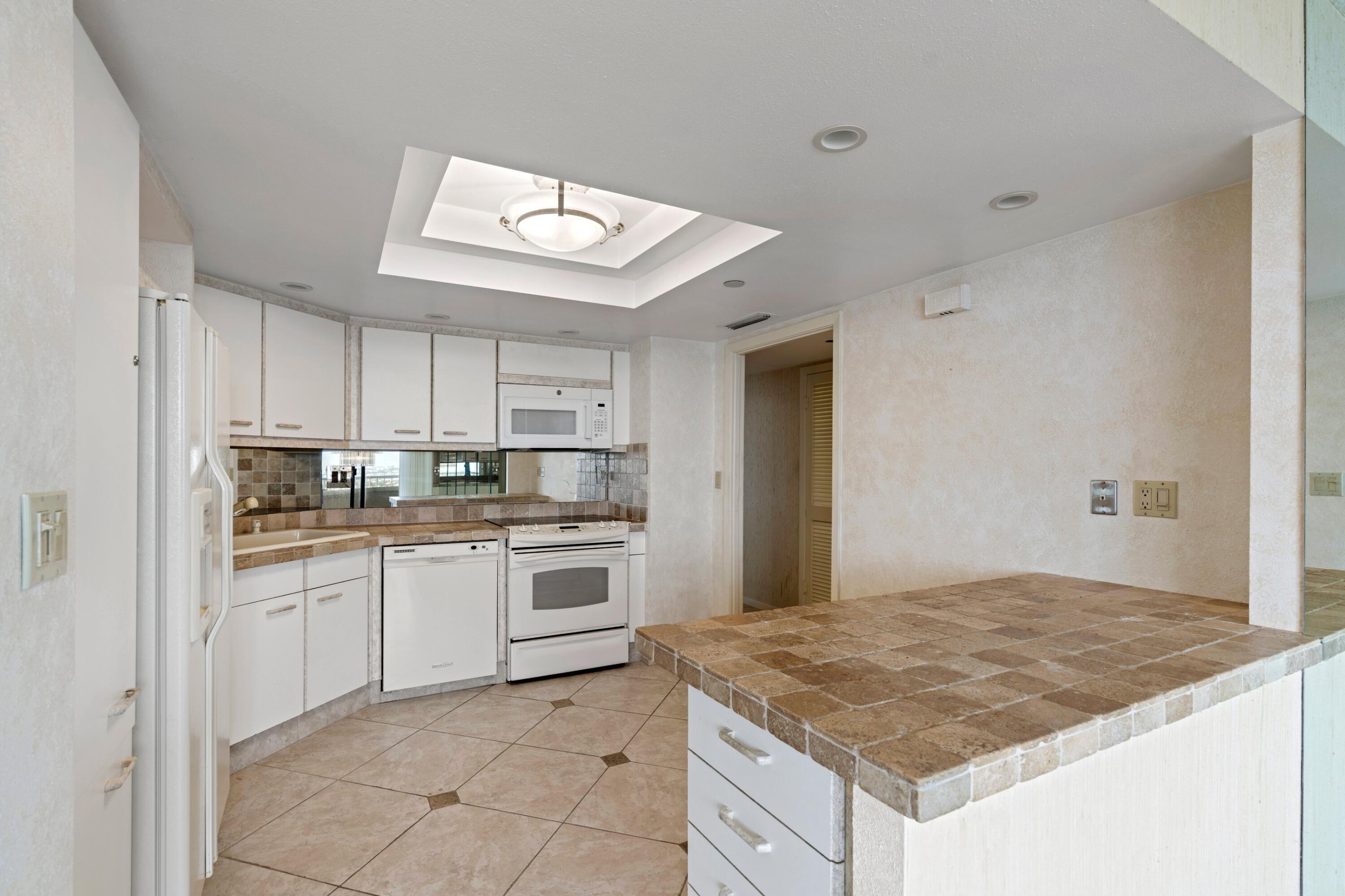 5080 N Ocean Drive 12c Property Photo 10