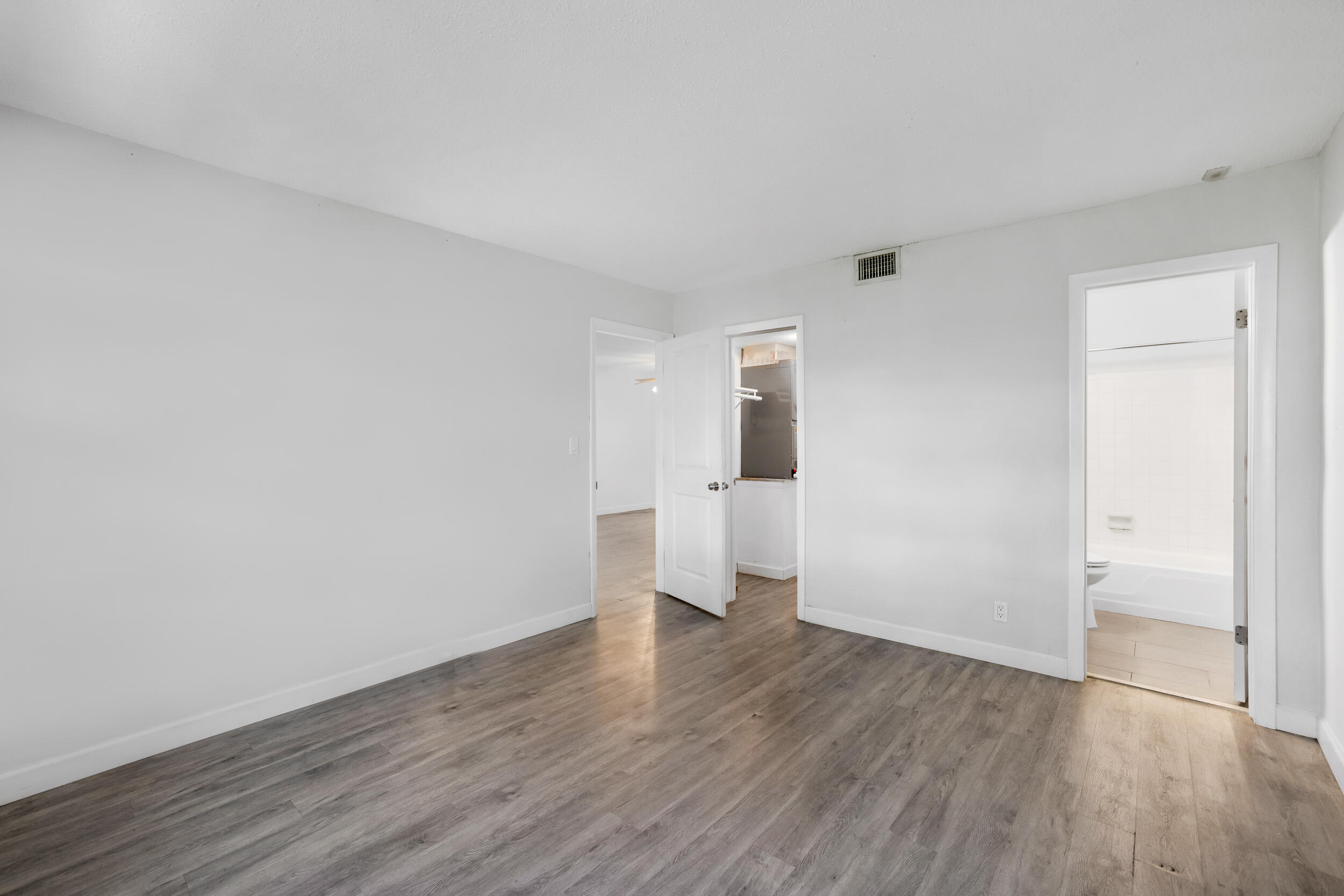 1400 Ne 57th Street 304 Property Photo 18