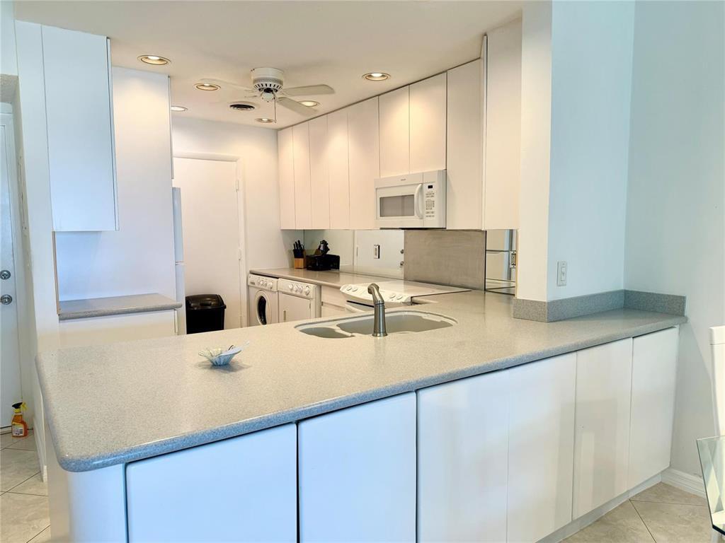 6000 N Ocean Blvd 1d Property Photo 3