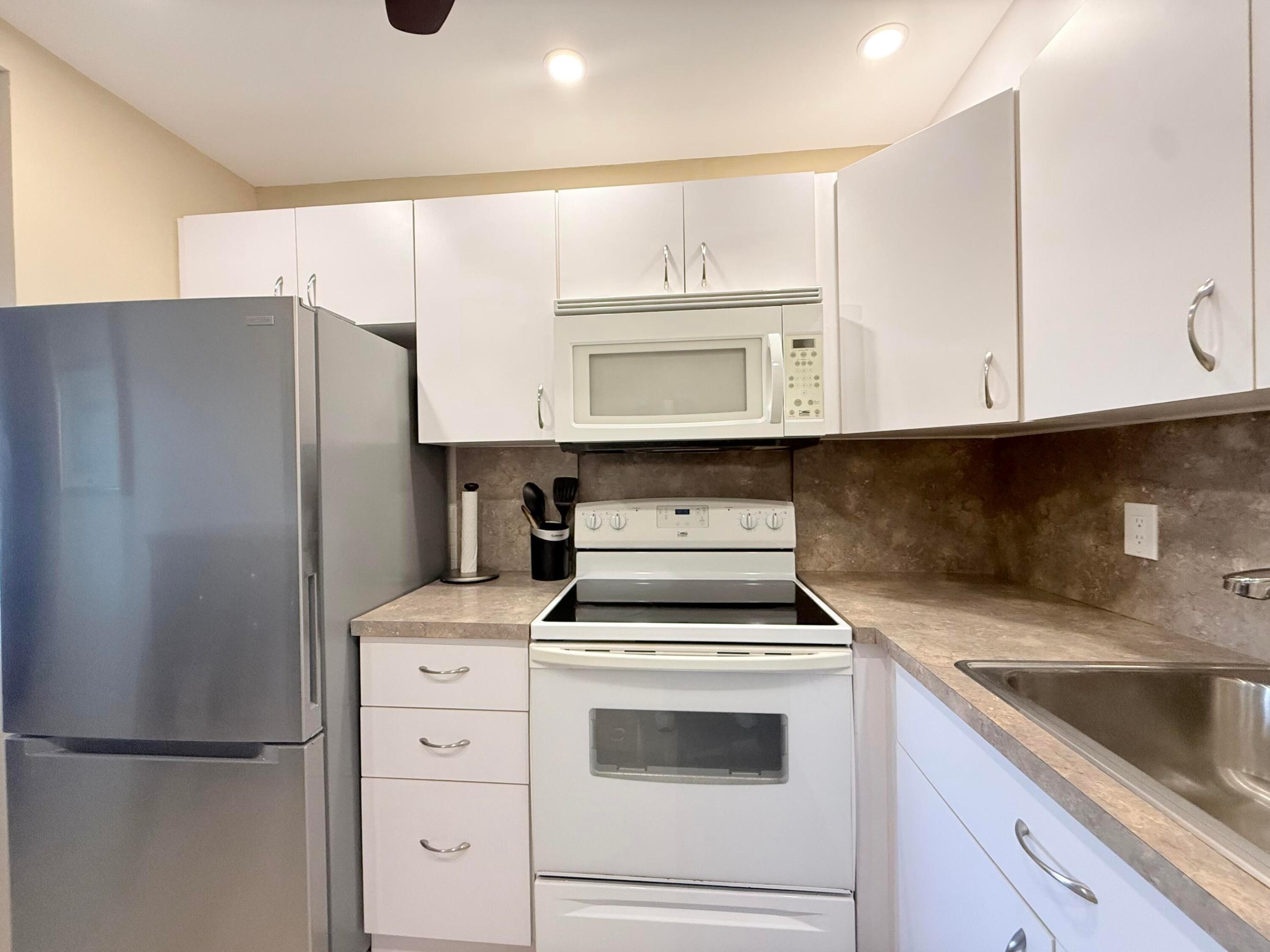 4015 Islewood D Property Photo 4