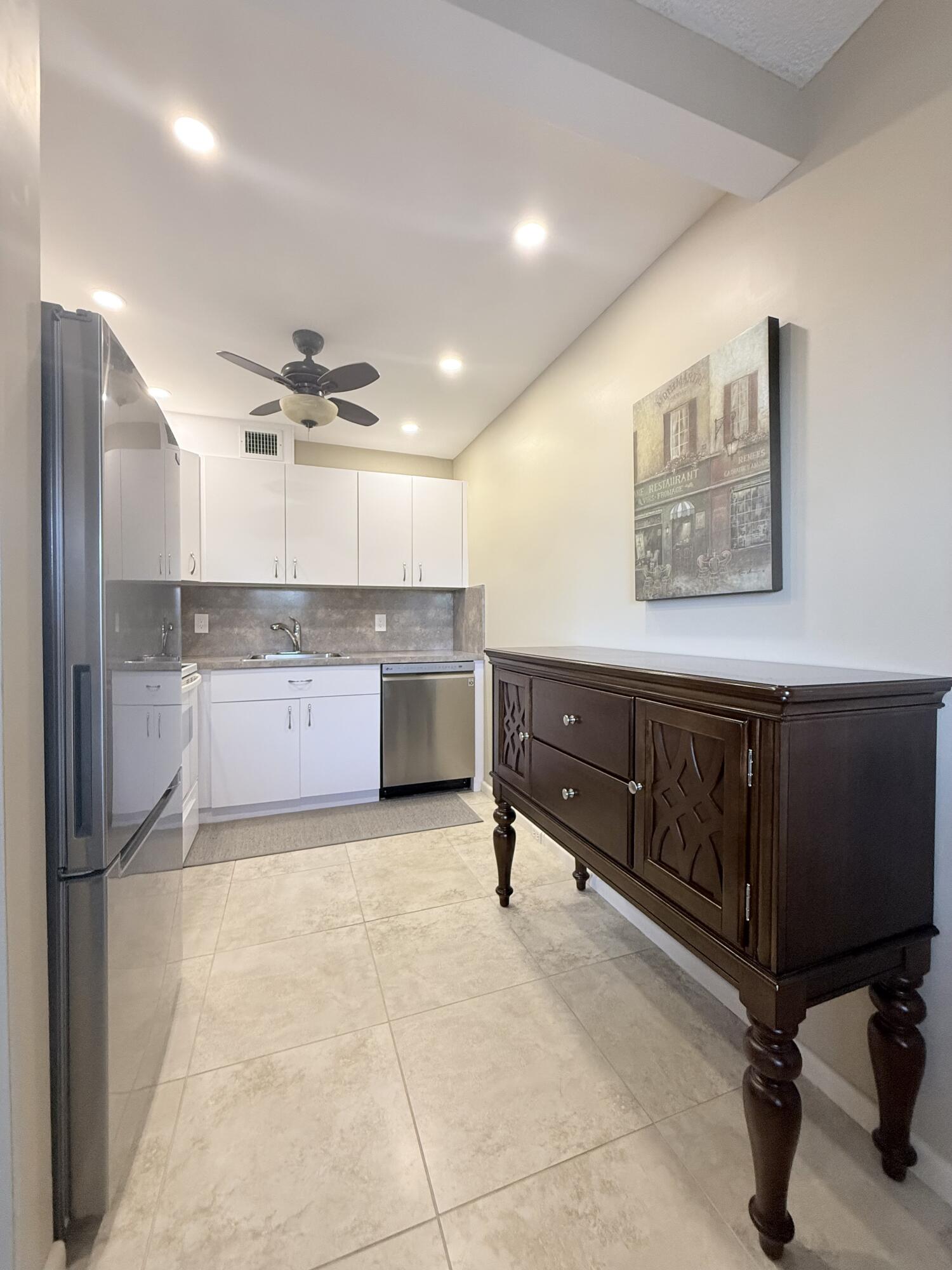4015 Islewood D Property Photo 6