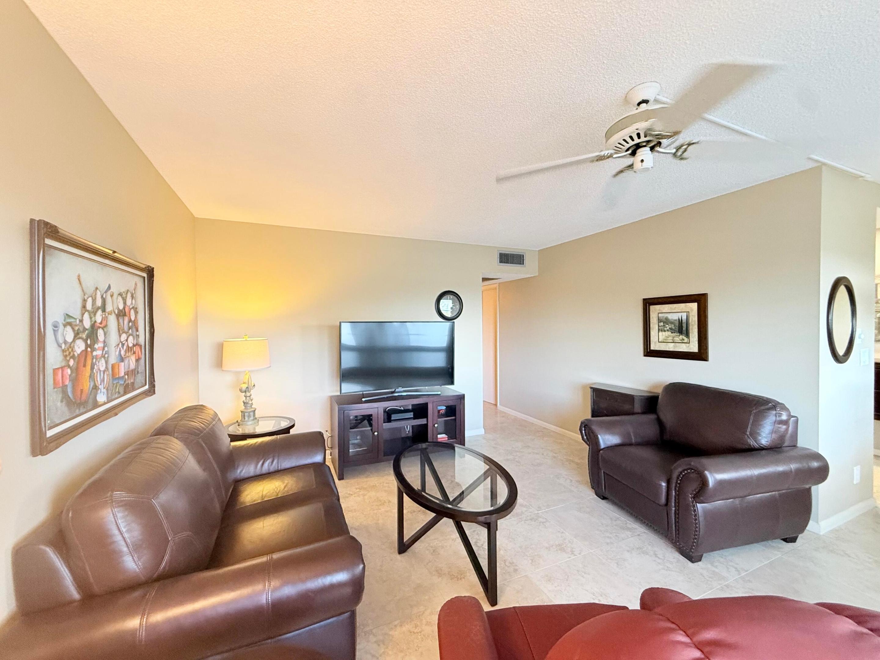 4015 Islewood D Property Photo 14