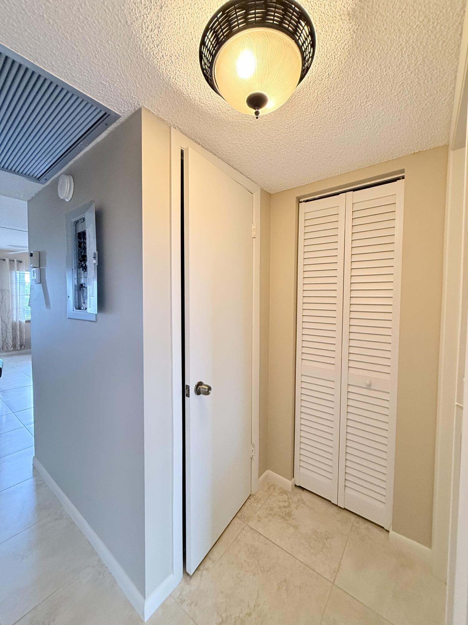 4015 Islewood D Property Photo 18