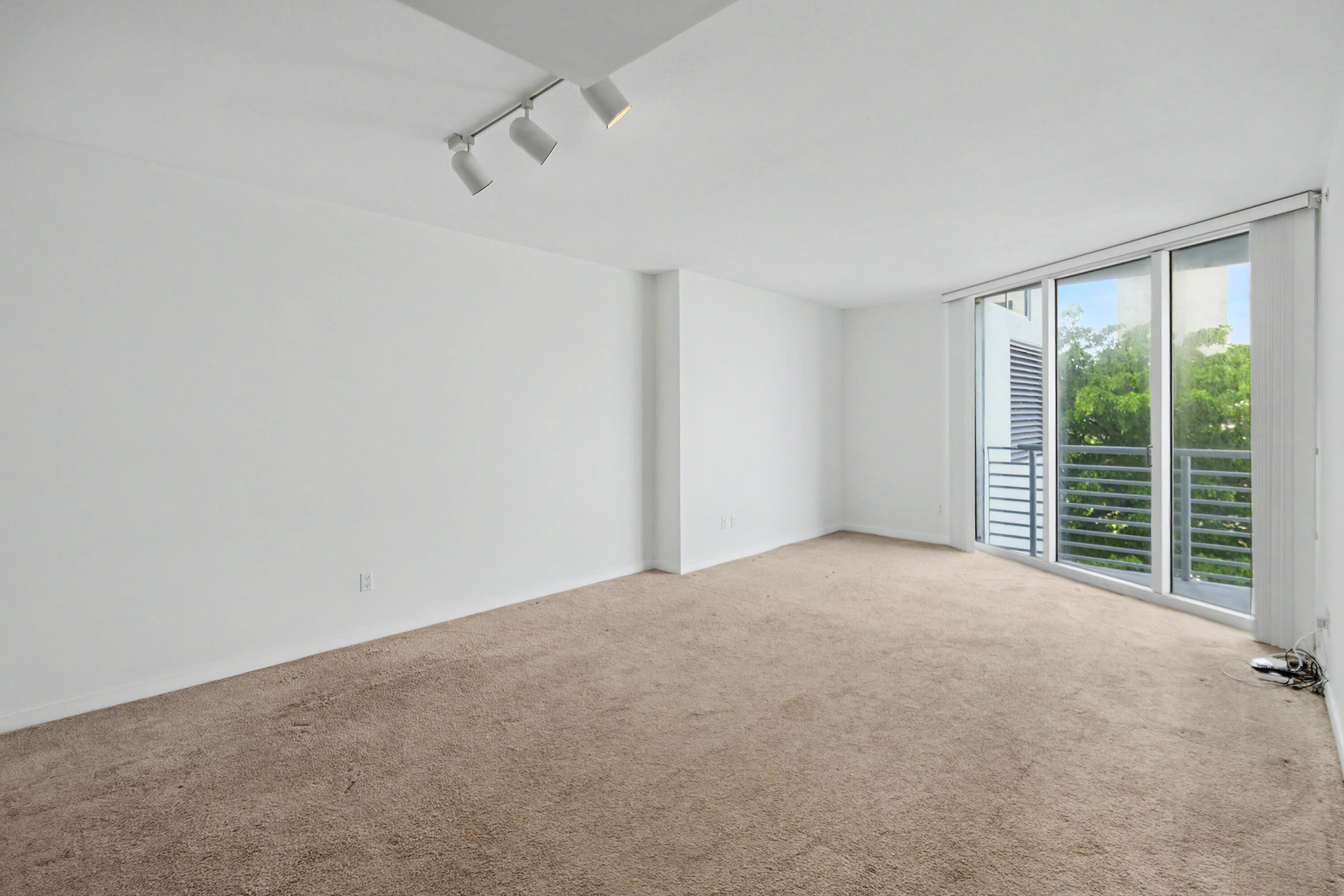 335 S Biscayne Boulevard 1002 Property Photo 10