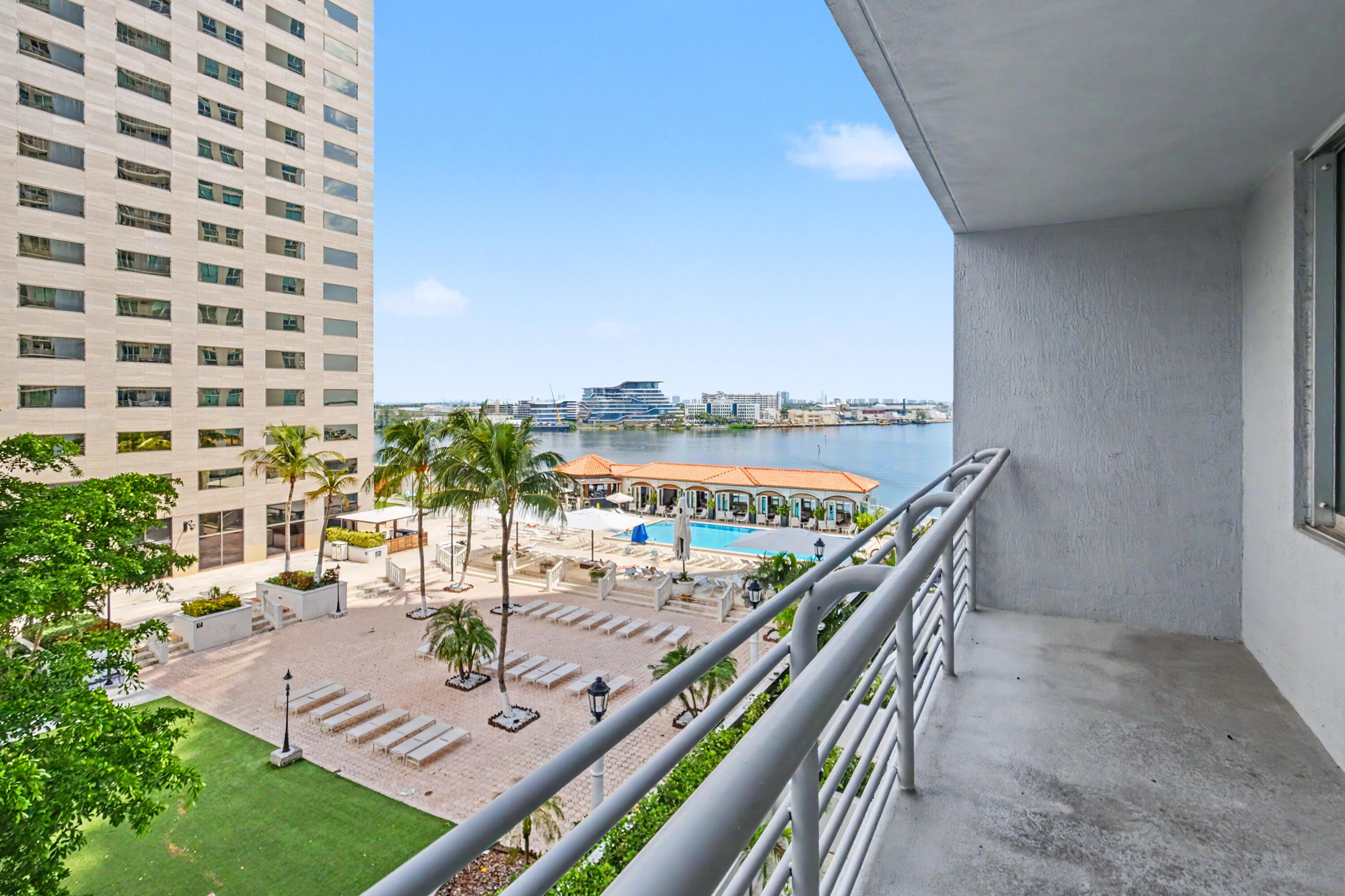 335 S Biscayne Boulevard 1002 Property Photo 11