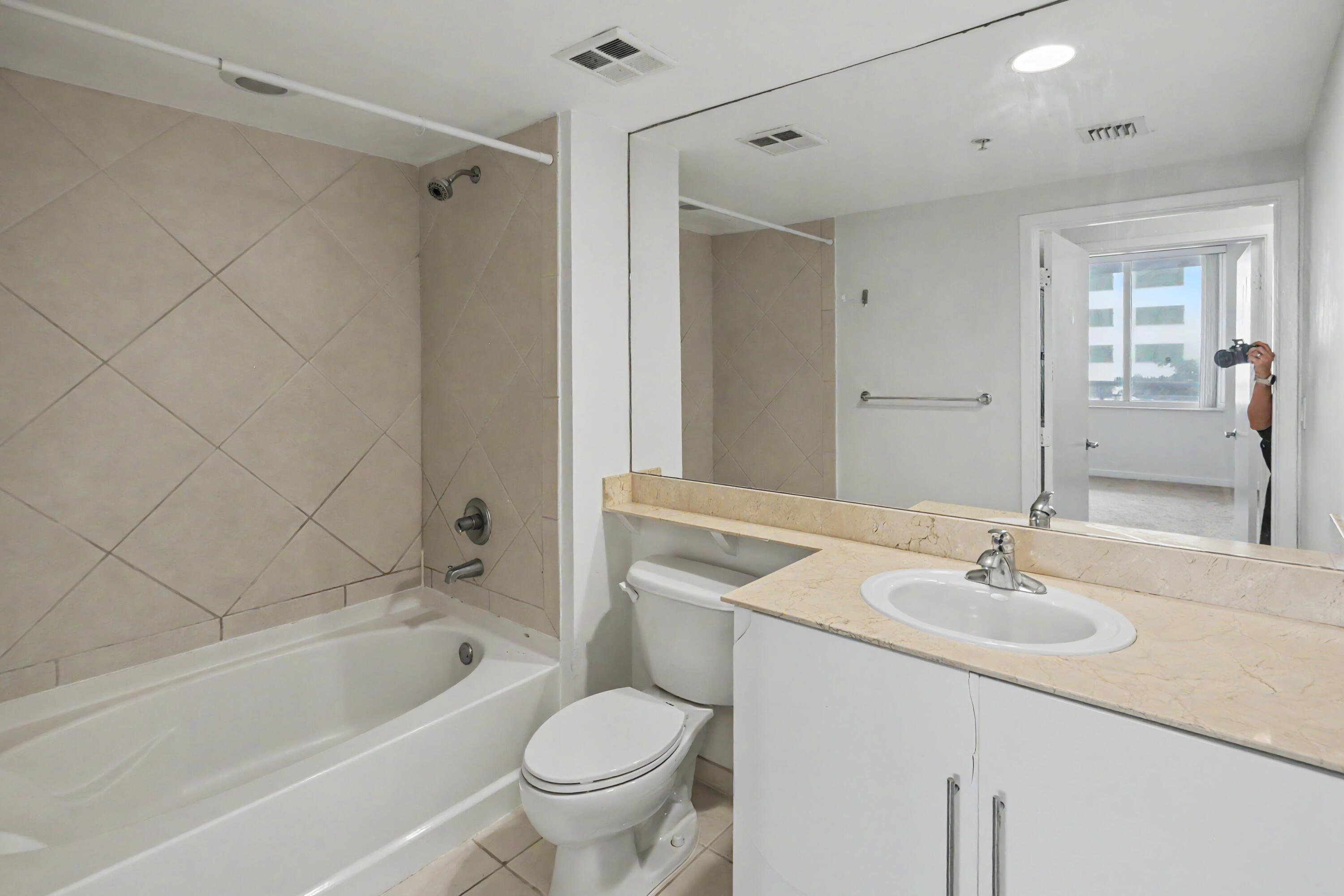 335 S Biscayne Boulevard 1002 Property Photo 19