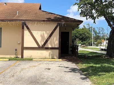 800 SW 9TH Street Property Photo 1