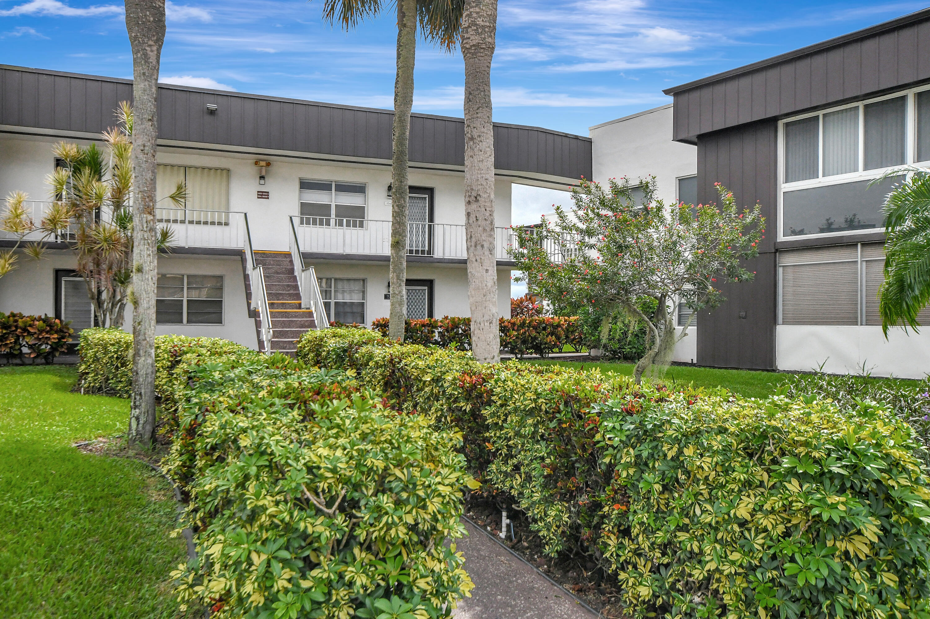 972 Normandy U Property Photo 3