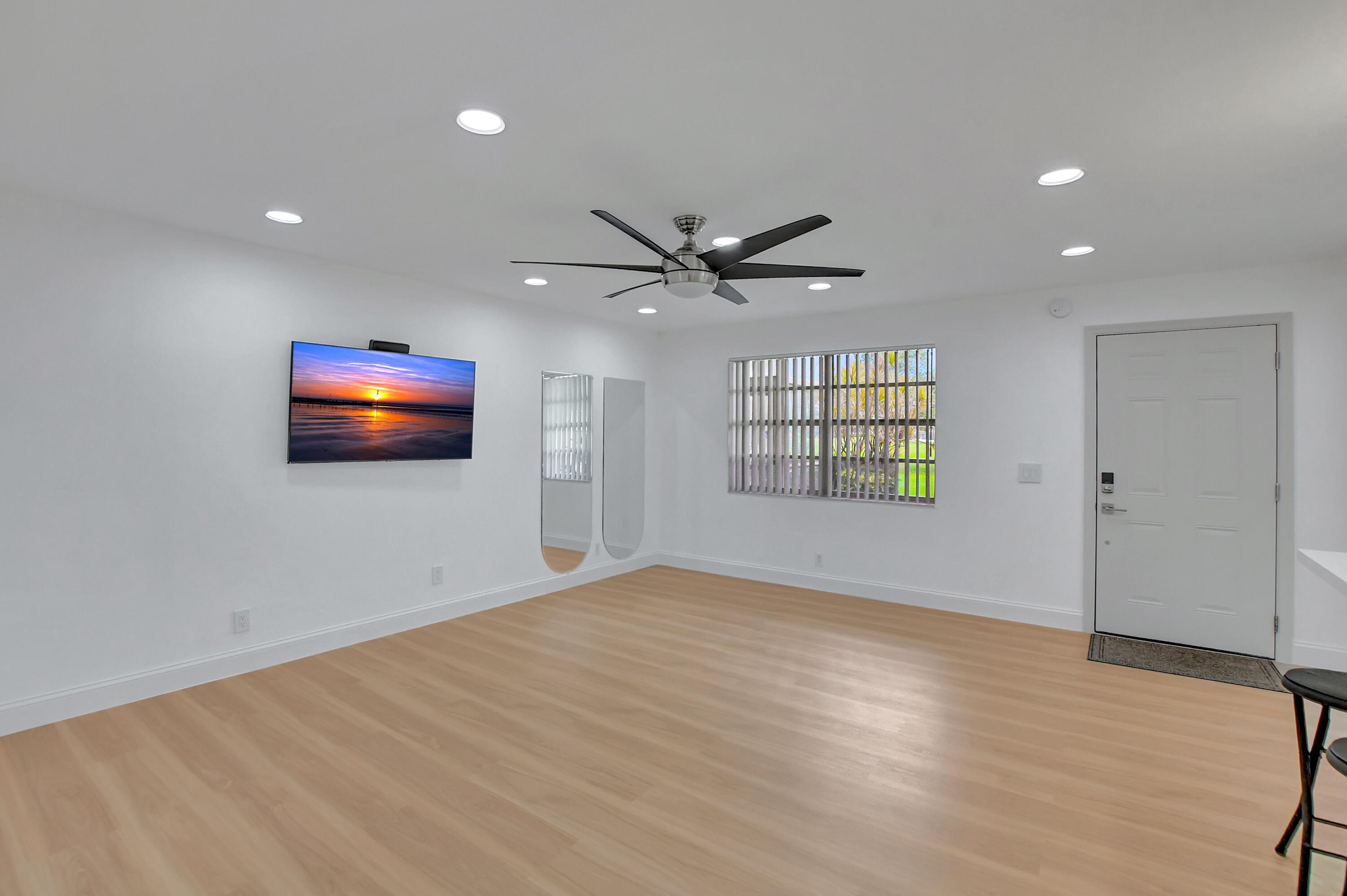 972 Normandy U Property Photo 6