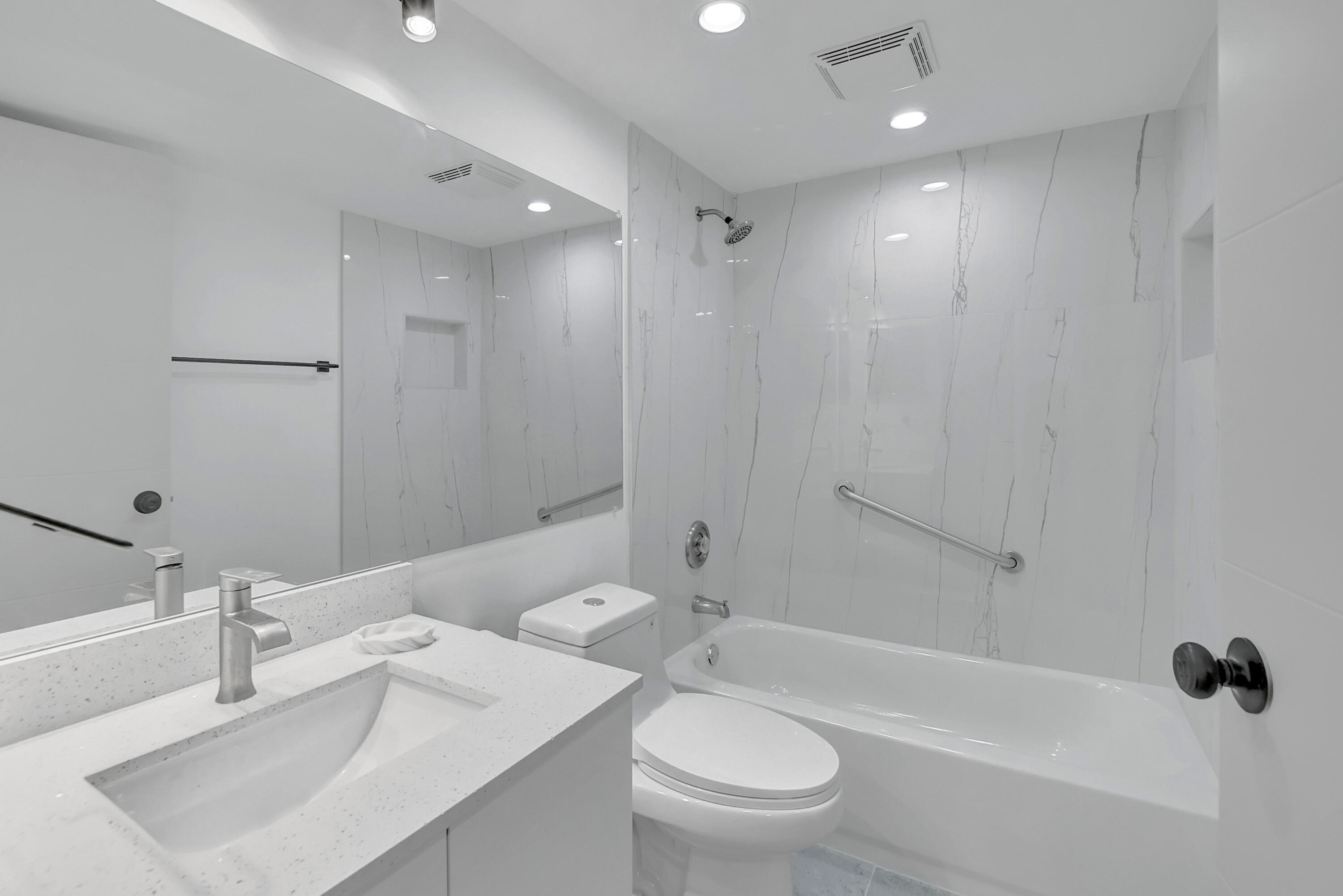 972 Normandy U Property Photo 16