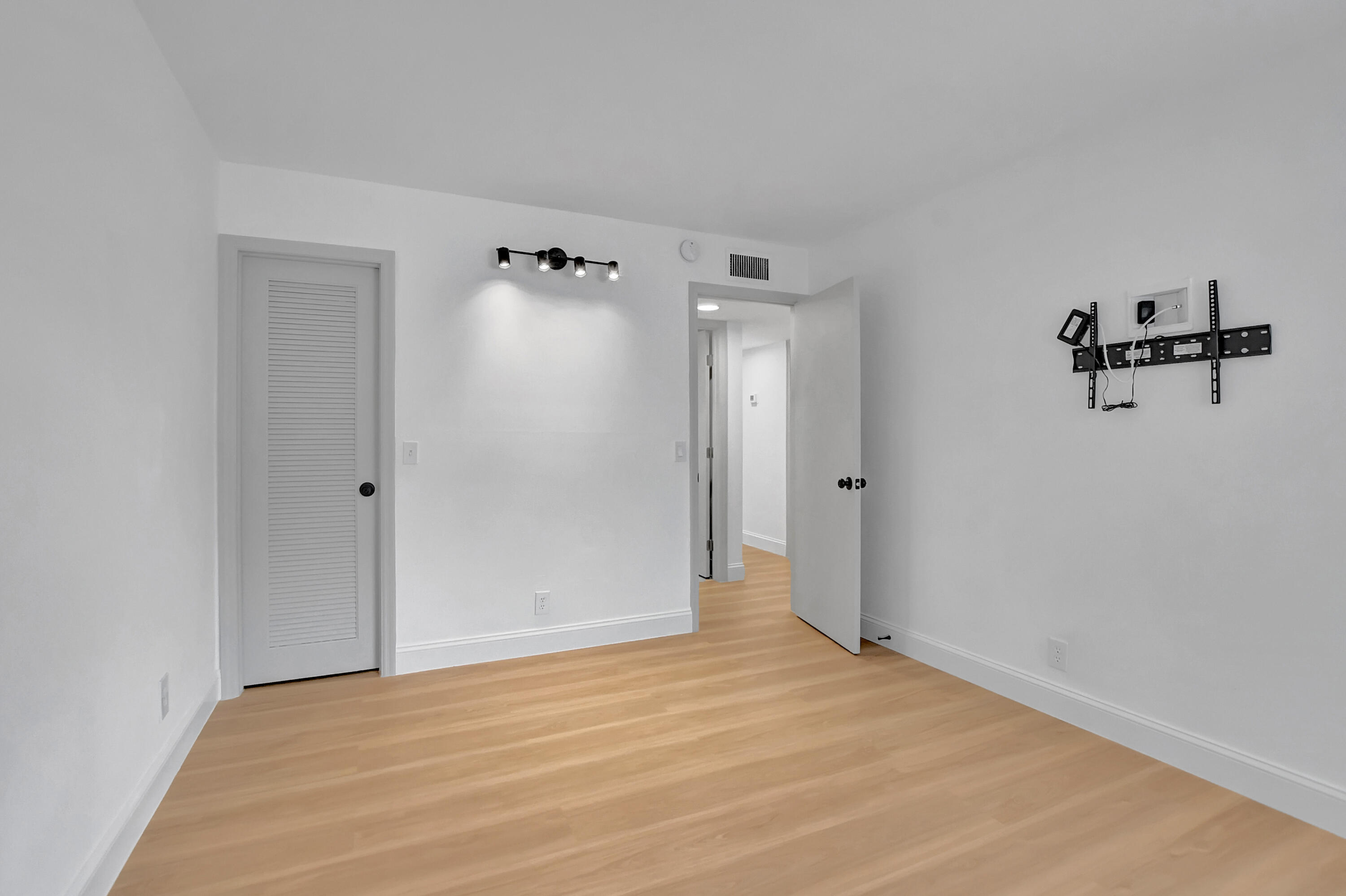 972 Normandy U Property Photo 19