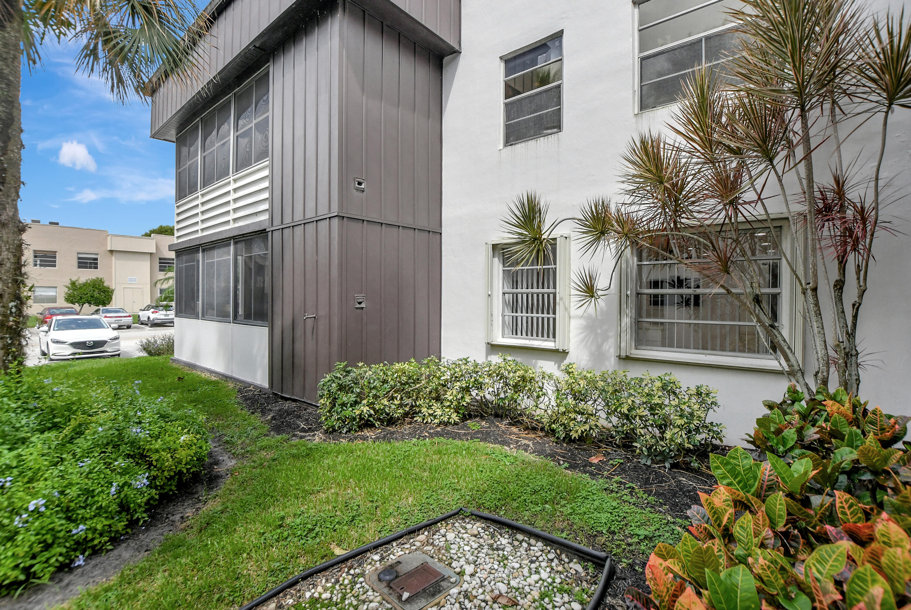 972 Normandy U Property Photo 28